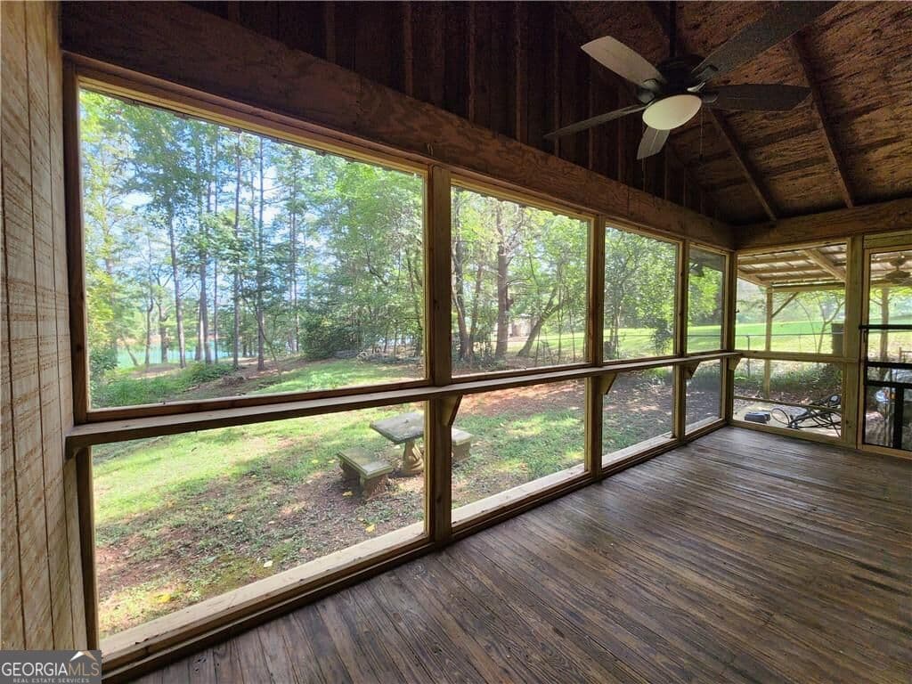 2 bedroom, 1 bathroom cabin,single family residence for rent at 1071 Powderbag Creek Road, Hartwell, GA 30643 for $1,650 a month — photo 5