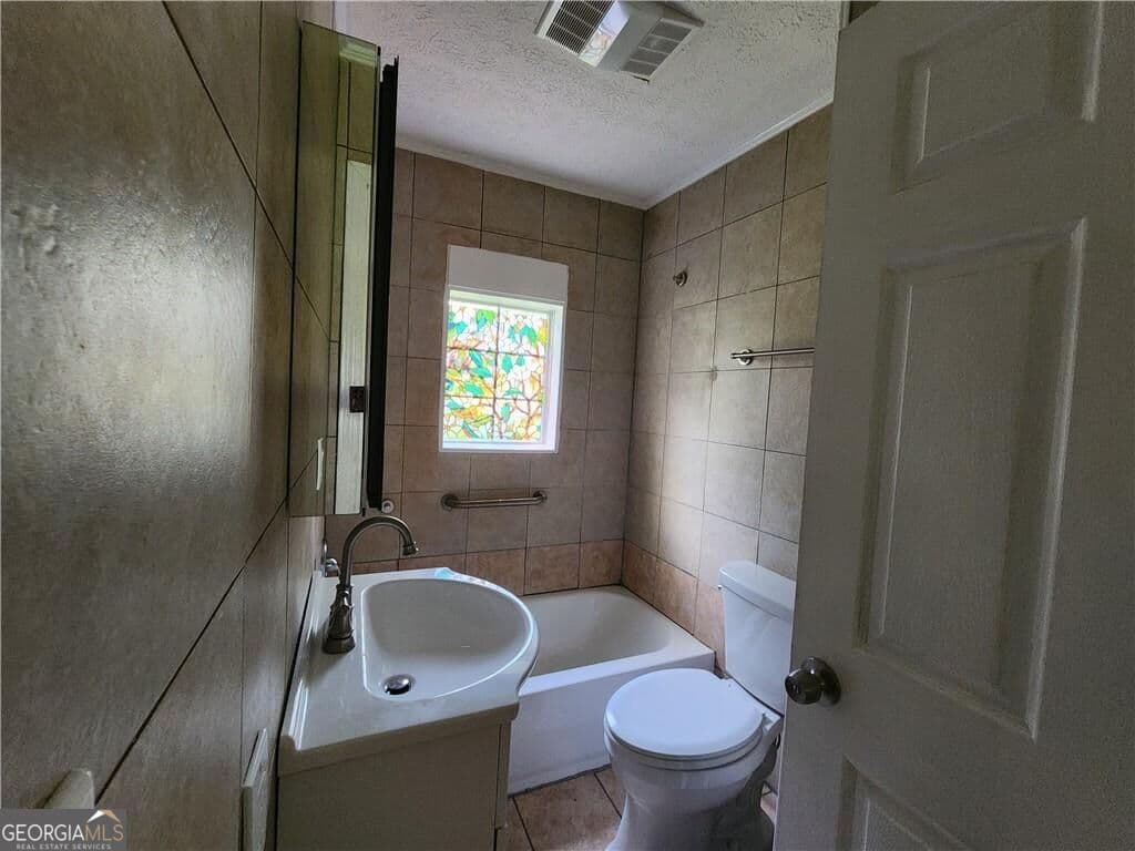 2 bedroom, 1 bathroom cabin,single family residence for rent at 1071 Powderbag Creek Road, Hartwell, GA 30643 for $1,650 a month — photo 10