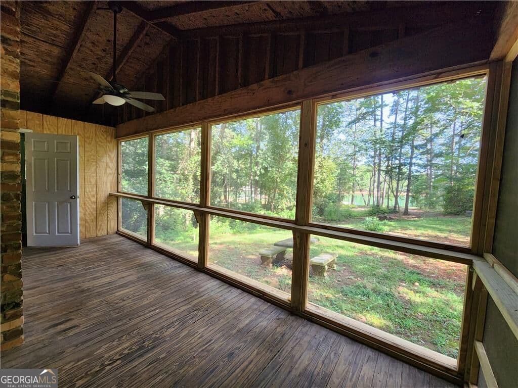 2 bedroom, 1 bathroom cabin,single family residence for rent at 1071 Powderbag Creek Road, Hartwell, GA 30643 for $1,650 a month — photo 4