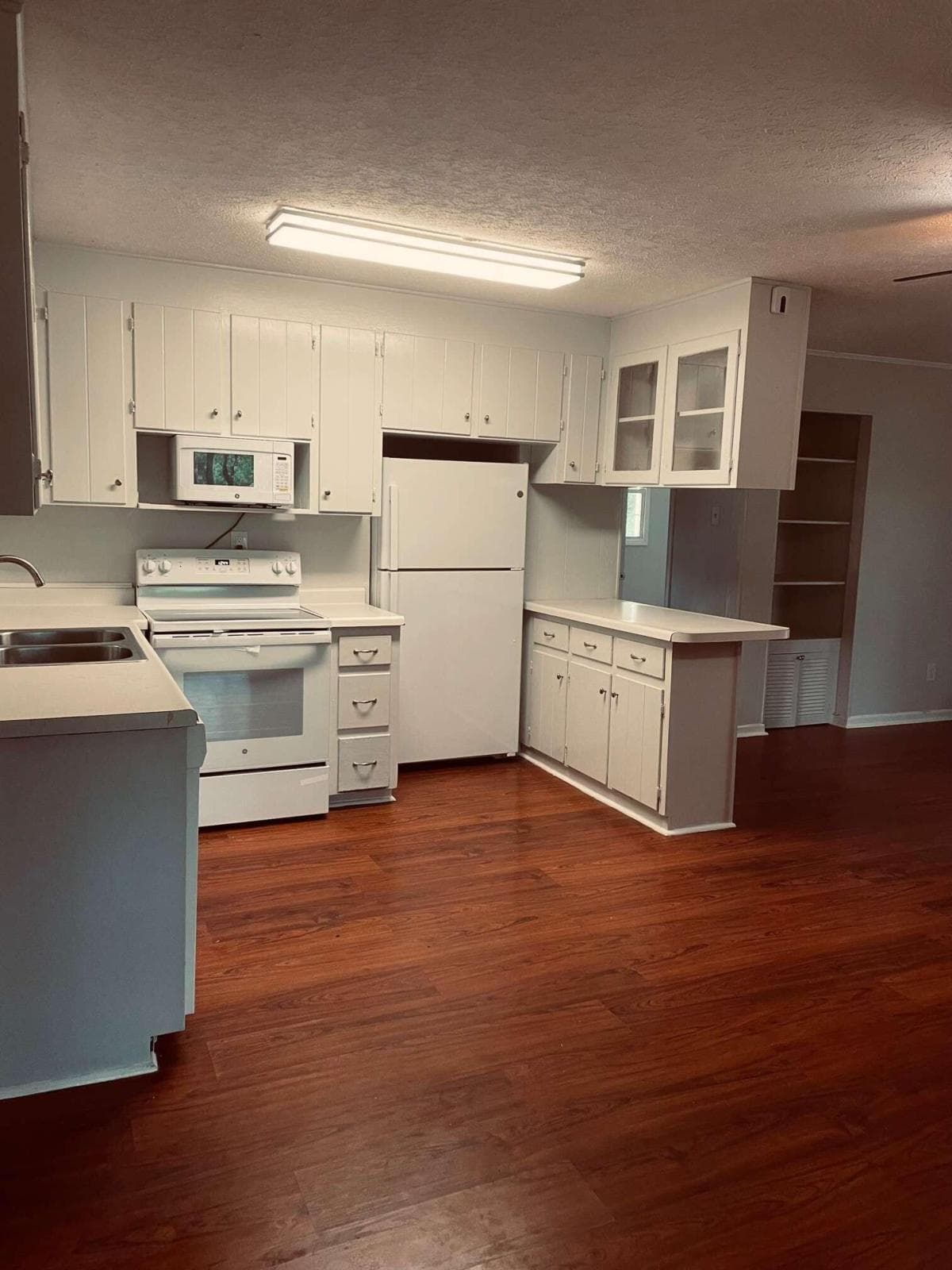 2 bedroom, 1 bathroom cabin,single family residence for rent at 1071 Powderbag Creek Road, Hartwell, GA 30643 for $1,650 a month — photo 8