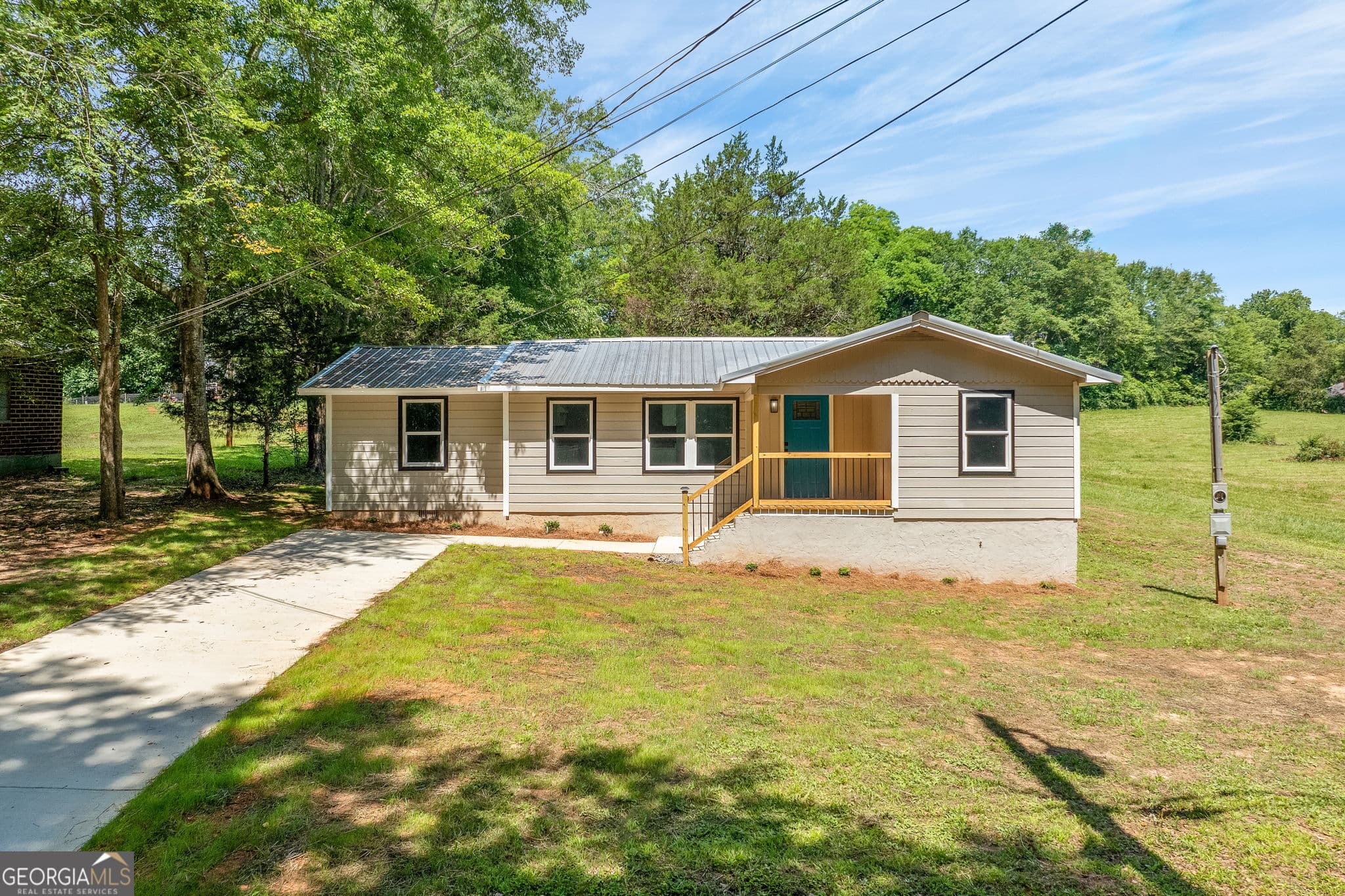 3 bedroom, 2 bathroom, 1,026 sq ft single family residence sold at 255 1st Street, Laafayette, AL 36862