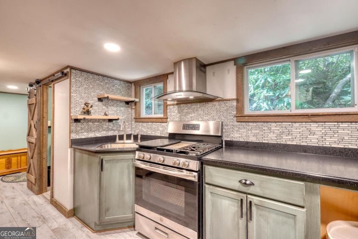 1 bedroom, 1.5 bathroom, 604 sq ft cabin,single family residence for sale at 4354 Wildcat Lane 96, Hiawassee, GA 30546 — photo 6