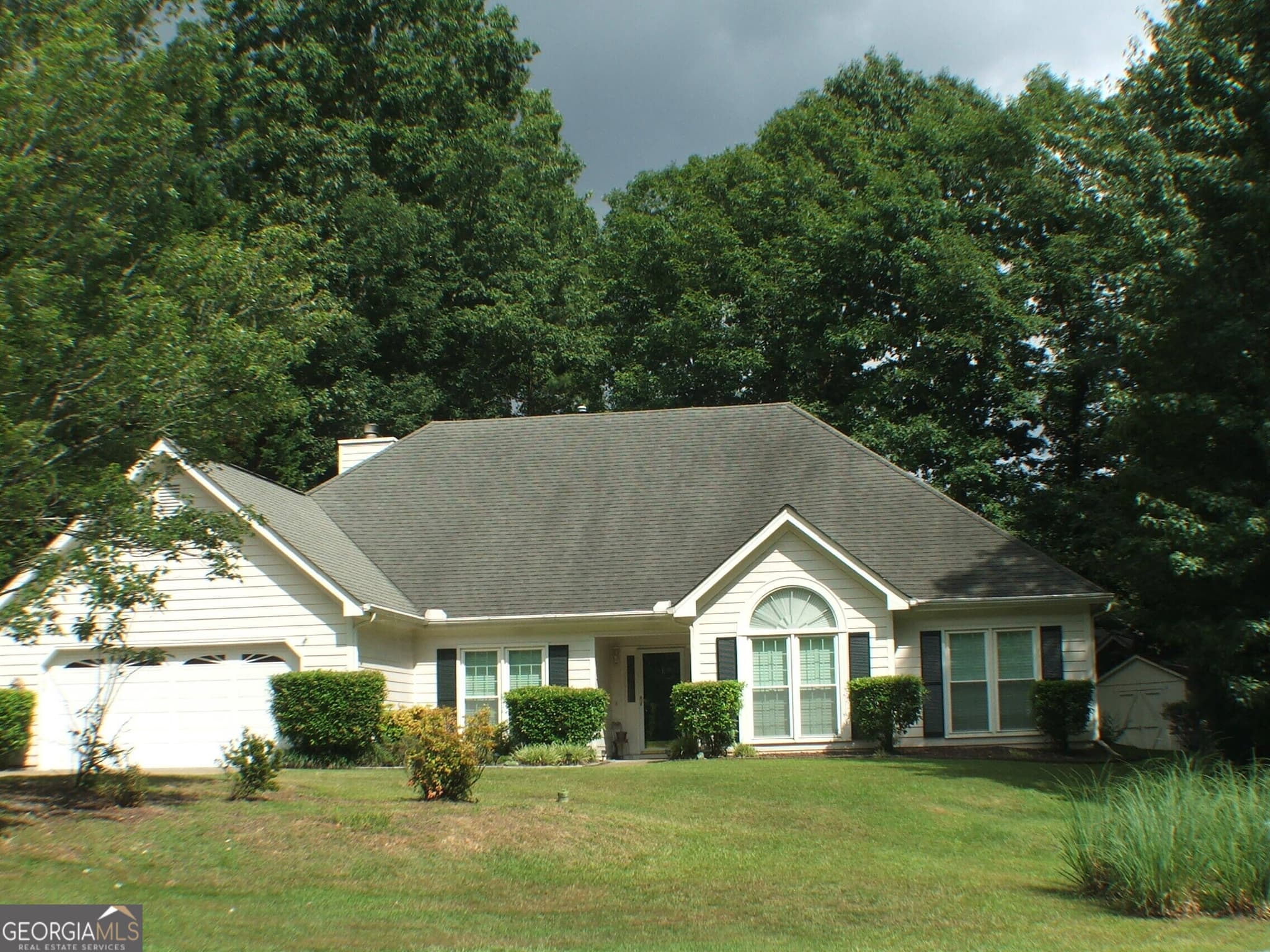 4 bedroom, 3 bathroom, 2,463 sq ft single family residence for sale at 405 Tenterden Curve, Peachtree City, GA 30269 — photo 4