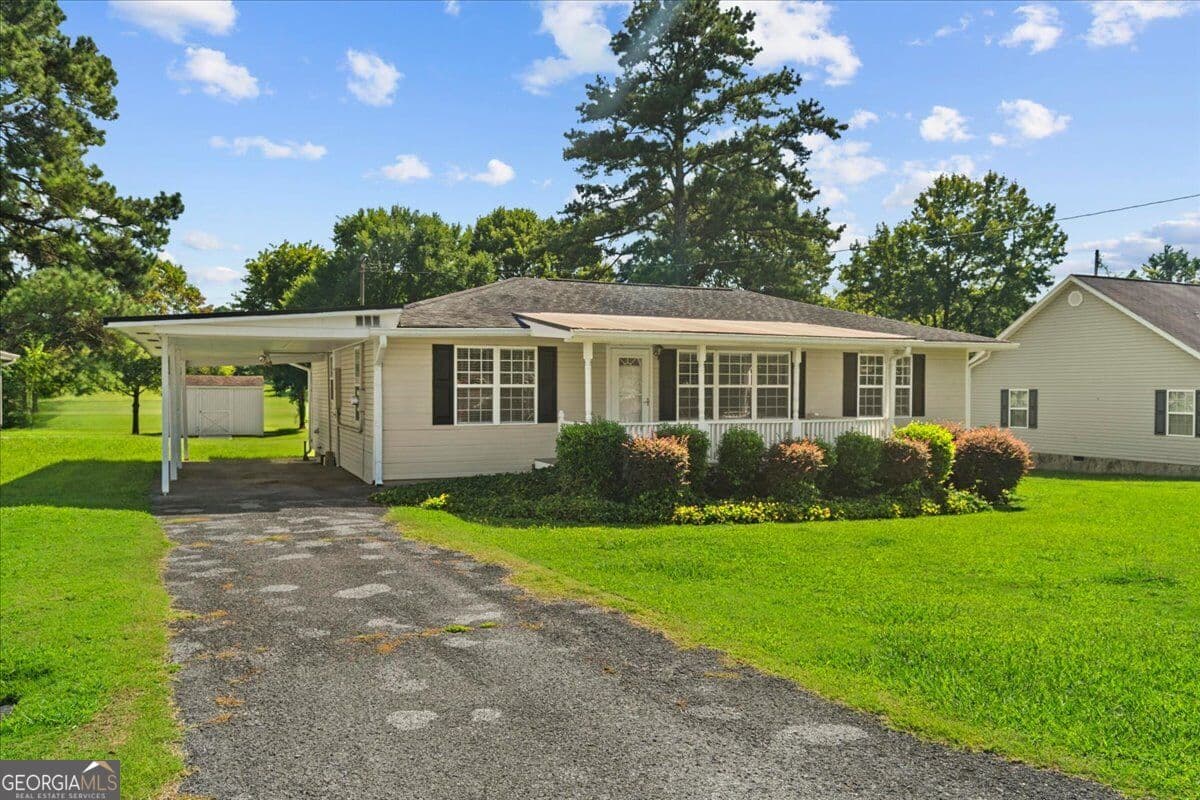 3 bedroom, 1 bathroom, 1,228 sq ft single family residence for sale at 401 Johnson Street, Lafayette, GA 30728