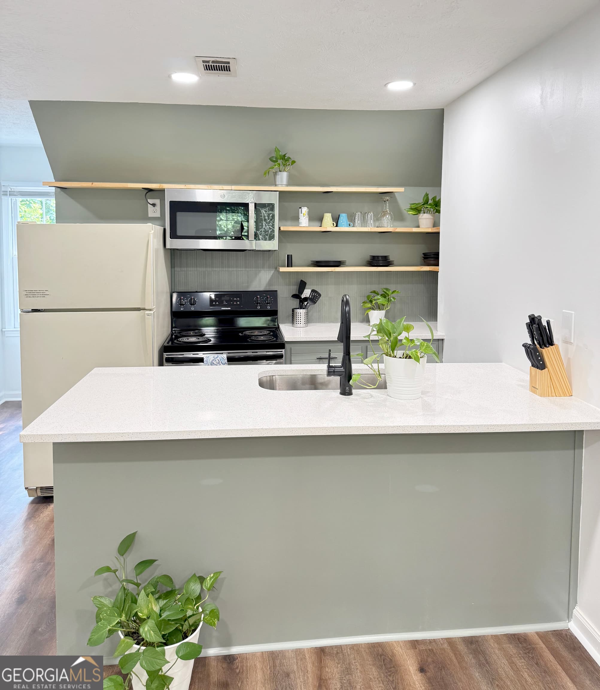 1 bedroom, 1 bathroom, 790 sq ft apartment for rent at 4193 N Shallowford Road UNIT D, Chamblee, GA 30341 for $1,900 a month — photo 2