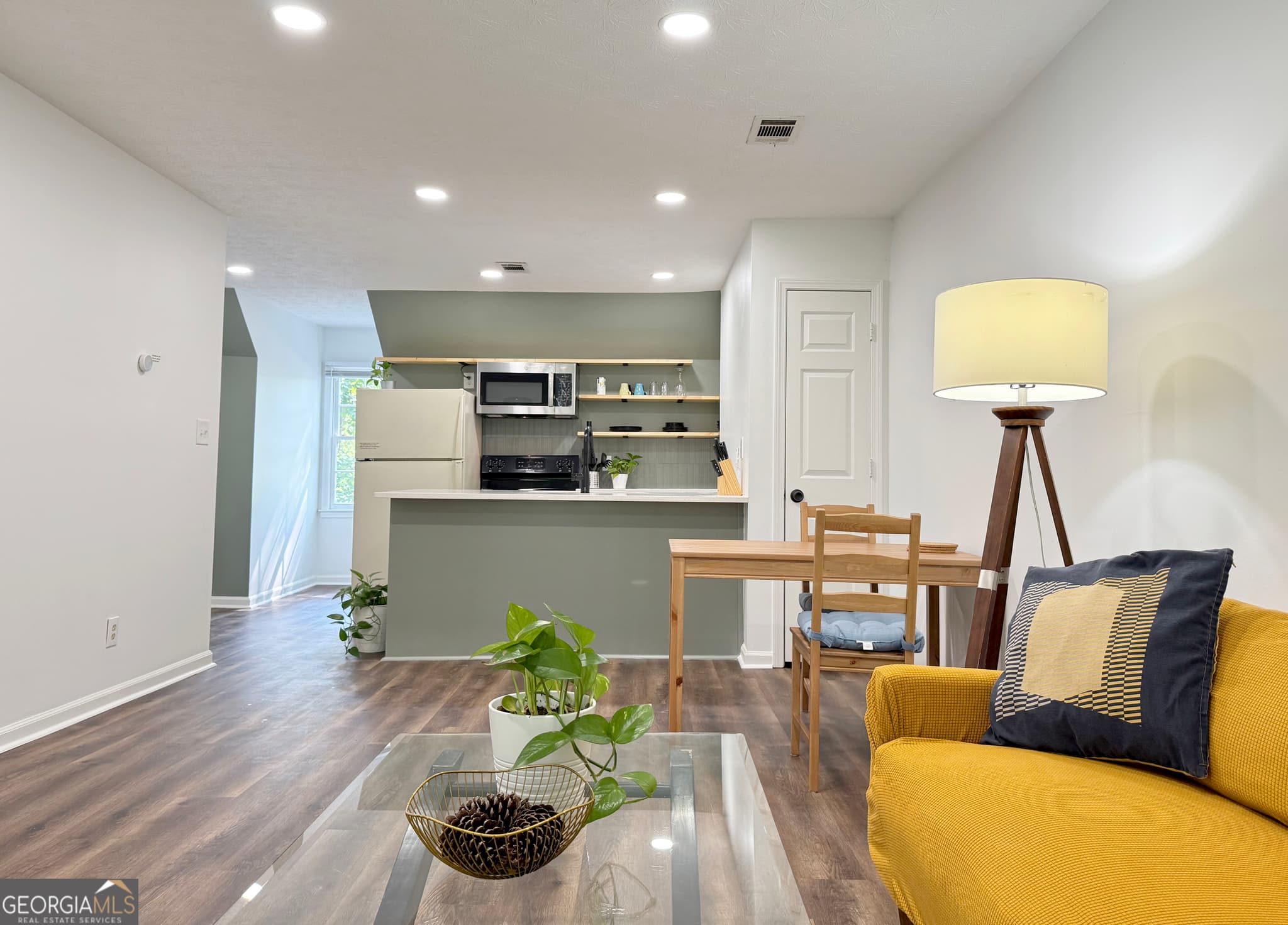 1 bedroom, 1 bathroom, 790 sq ft apartment for rent at 4193 N Shallowford Road UNIT D, Chamblee, GA 30341 for $1,900 a month — photo 6