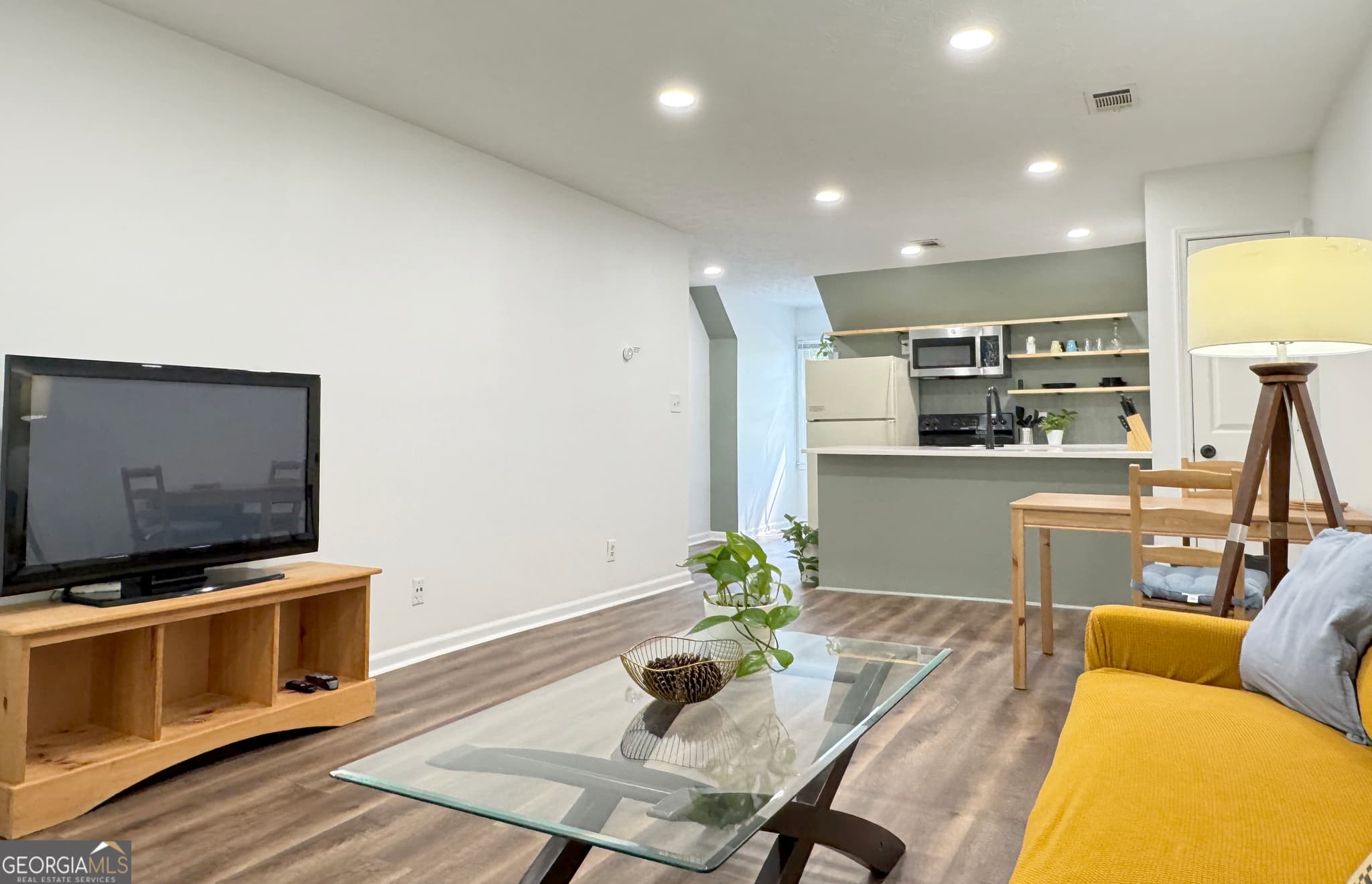 1 bedroom, 1 bathroom, 790 sq ft apartment for rent at 4193 N Shallowford Road UNIT D, Chamblee, GA 30341 for $1,900 a month — photo 5