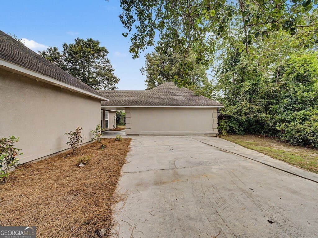 4 bedroom, 3 bathroom, 3,020 sq ft single family residence for sale at 1621 Moore Street, Adel, GA 31620 — photo 4