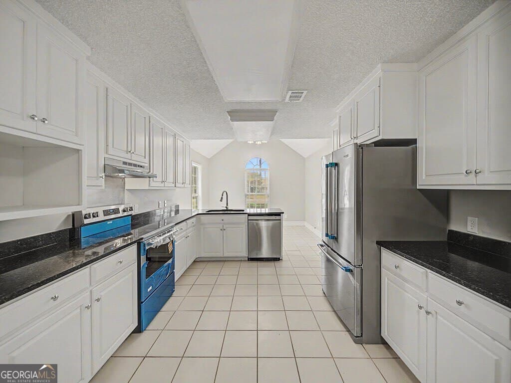 4 bedroom, 3 bathroom, 3,020 sq ft single family residence for sale at 1621 Moore Street, Adel, GA 31620 — photo 8