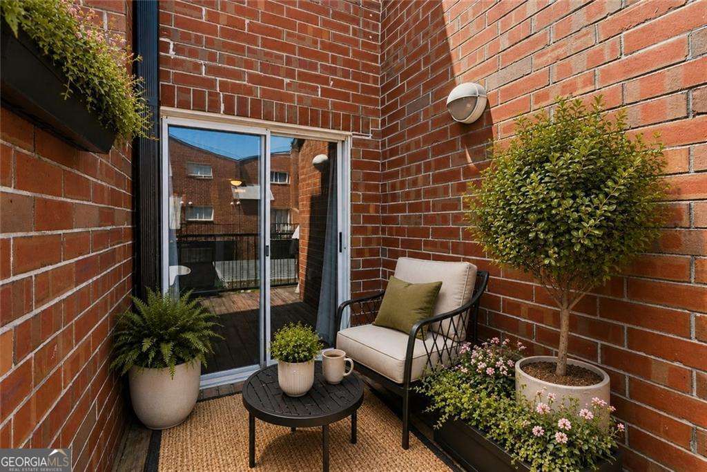 1 bedroom, 1 bathroom, 894 sq ft condominium for sale at 391 Ralph McGill Boulevard H, Atlanta, GA 30312 — photo 5