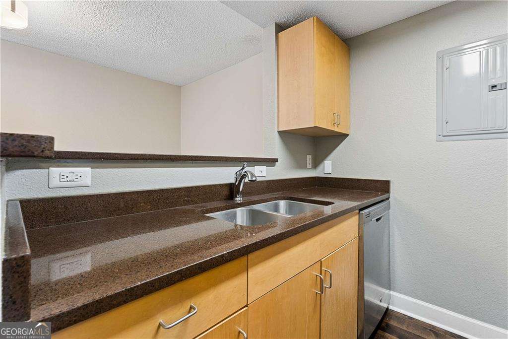 1 bedroom, 1 bathroom, 894 sq ft condominium for sale at 391 Ralph McGill Boulevard H, Atlanta, GA 30312 — photo 9