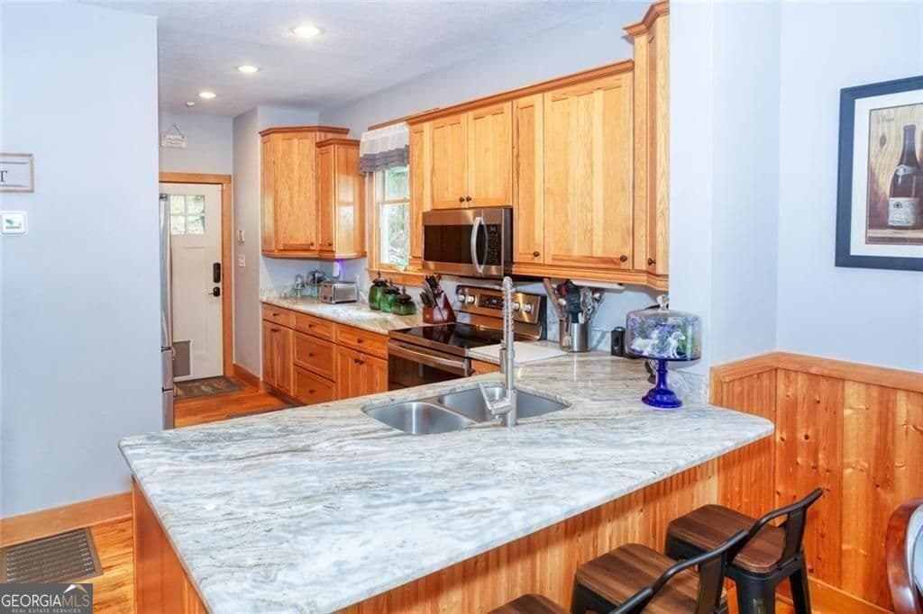 4 bedroom, 3 bathroom, 3,282 sq ft single family residence for sale at 190 Raintree Court, Demorest, GA 30535 — photo 9