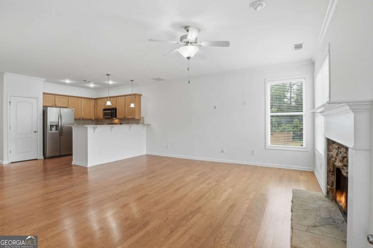 3 bedroom, 3.5 bathroom, 2,294 sq ft townhouse for sale at 1013 Firethorne Pass, Cumming, GA 30040 — photo 7