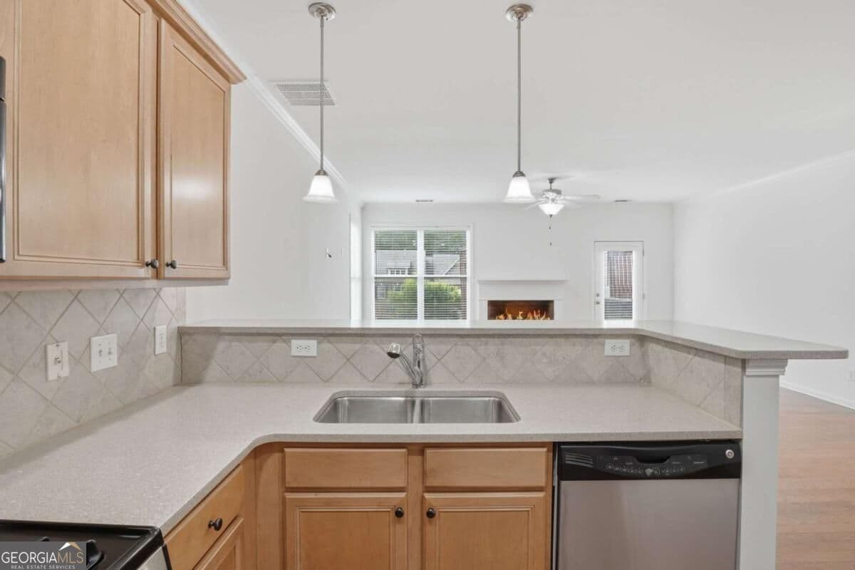 3 bedroom, 3.5 bathroom, 2,294 sq ft townhouse for sale at 1013 Firethorne Pass, Cumming, GA 30040 — photo 10