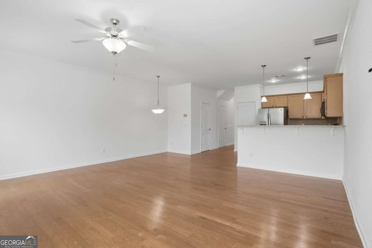 3 bedroom, 3.5 bathroom, 2,294 sq ft townhouse for sale at 1013 Firethorne Pass, Cumming, GA 30040 — photo 8