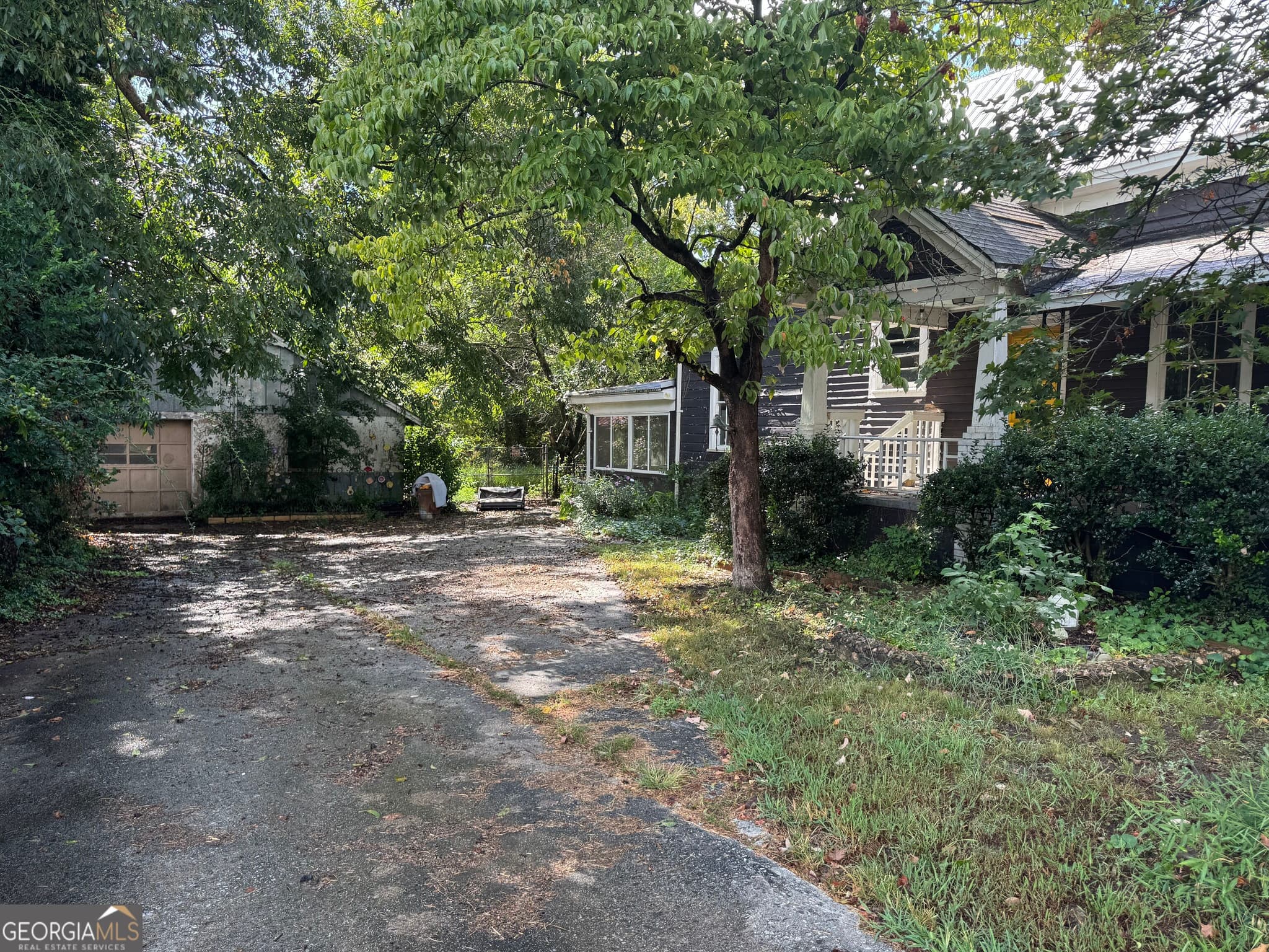 4 bedroom, 2 bathroom, 2,335 sq ft single family residence for sale at 39 W Main Street, Hampton, GA 30228 — photo 2