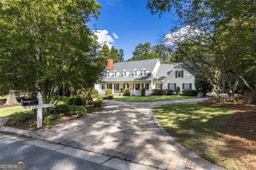 6 bedroom, 5 bathroom, 8,744 sq ft single family residence for sale at 575 Old Cobblestone Drive, Atlanta, GA 30350 — photo 3