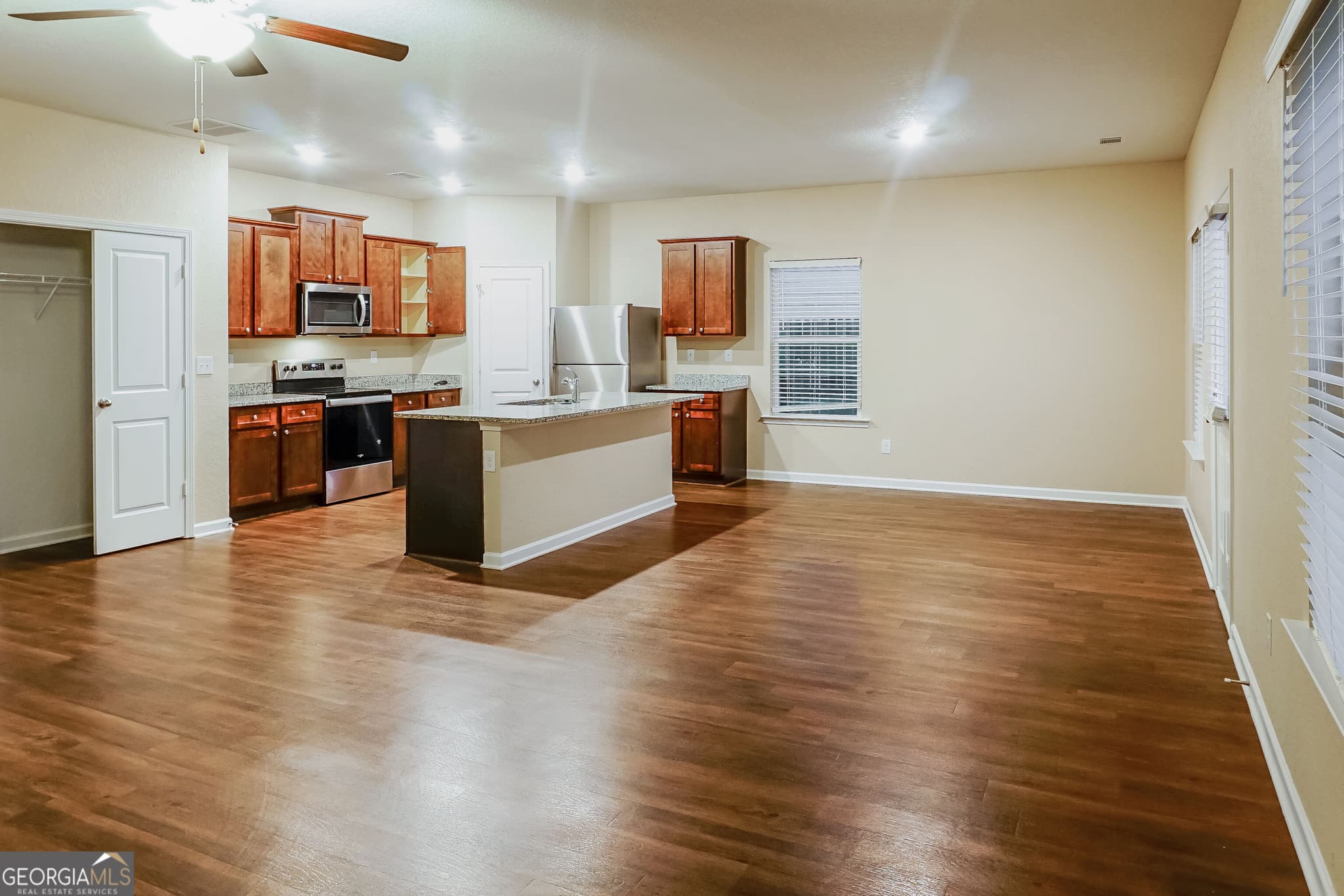 4 bedroom, 2.5 bathroom, 1,910 sq ft single family residence for sale at 2985 Cleburne Terrace, Hampton, GA 30228 — photo 8