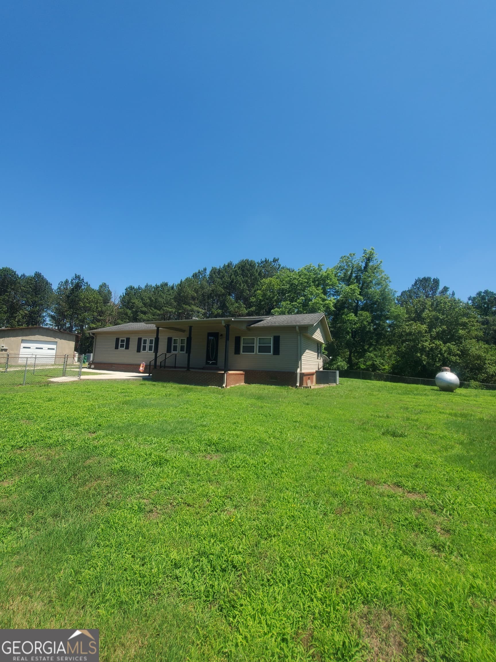 2 bedroom, 1 bathroom, 1,344 sq ft manufactured home,single family residence for sale at 2021 Red Hill Road, Carnesville, GA 30521 — photo 2