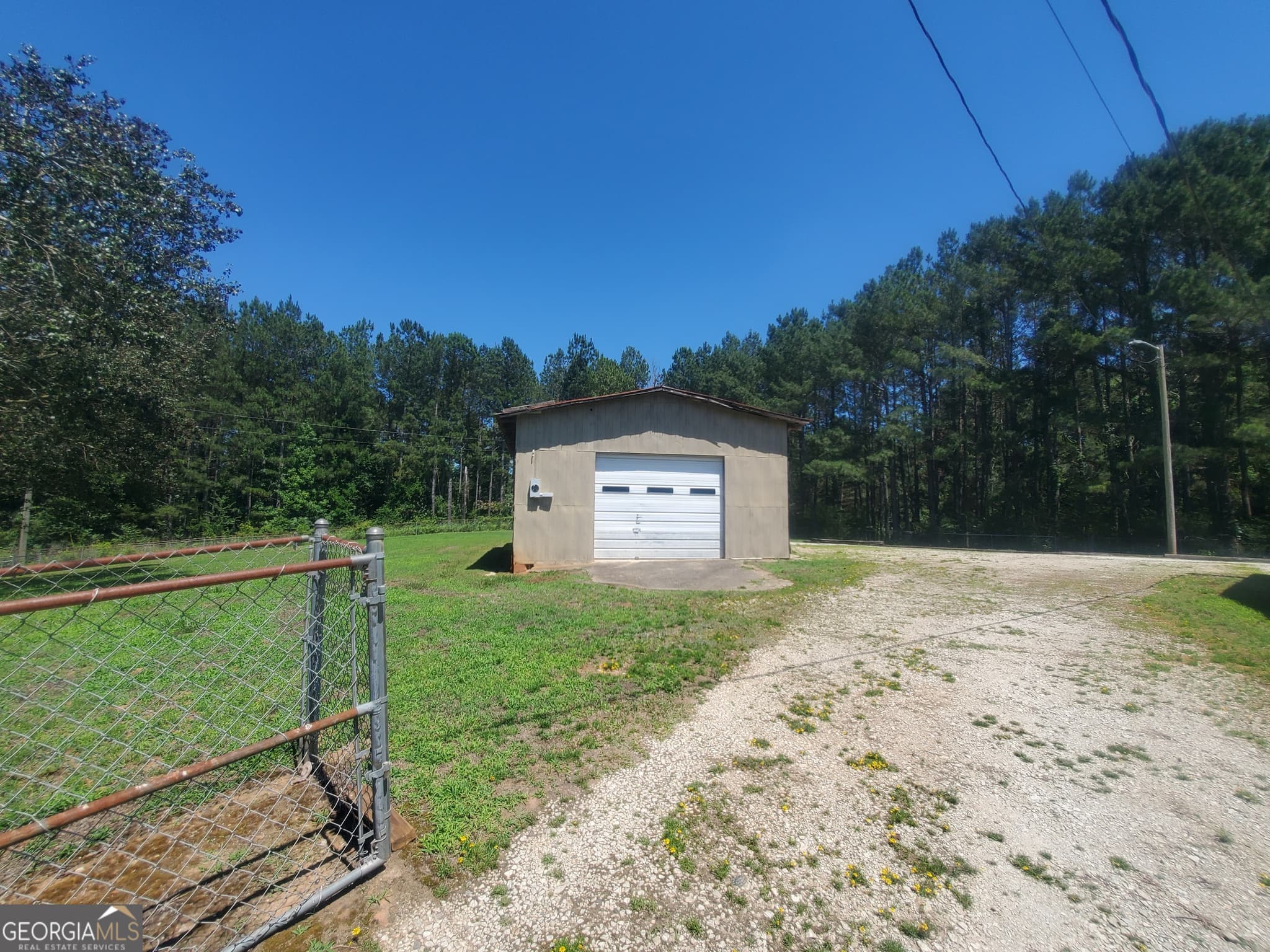 2 bedroom, 1 bathroom, 1,344 sq ft manufactured home,single family residence for sale at 2021 Red Hill Road, Carnesville, GA 30521 — photo 3