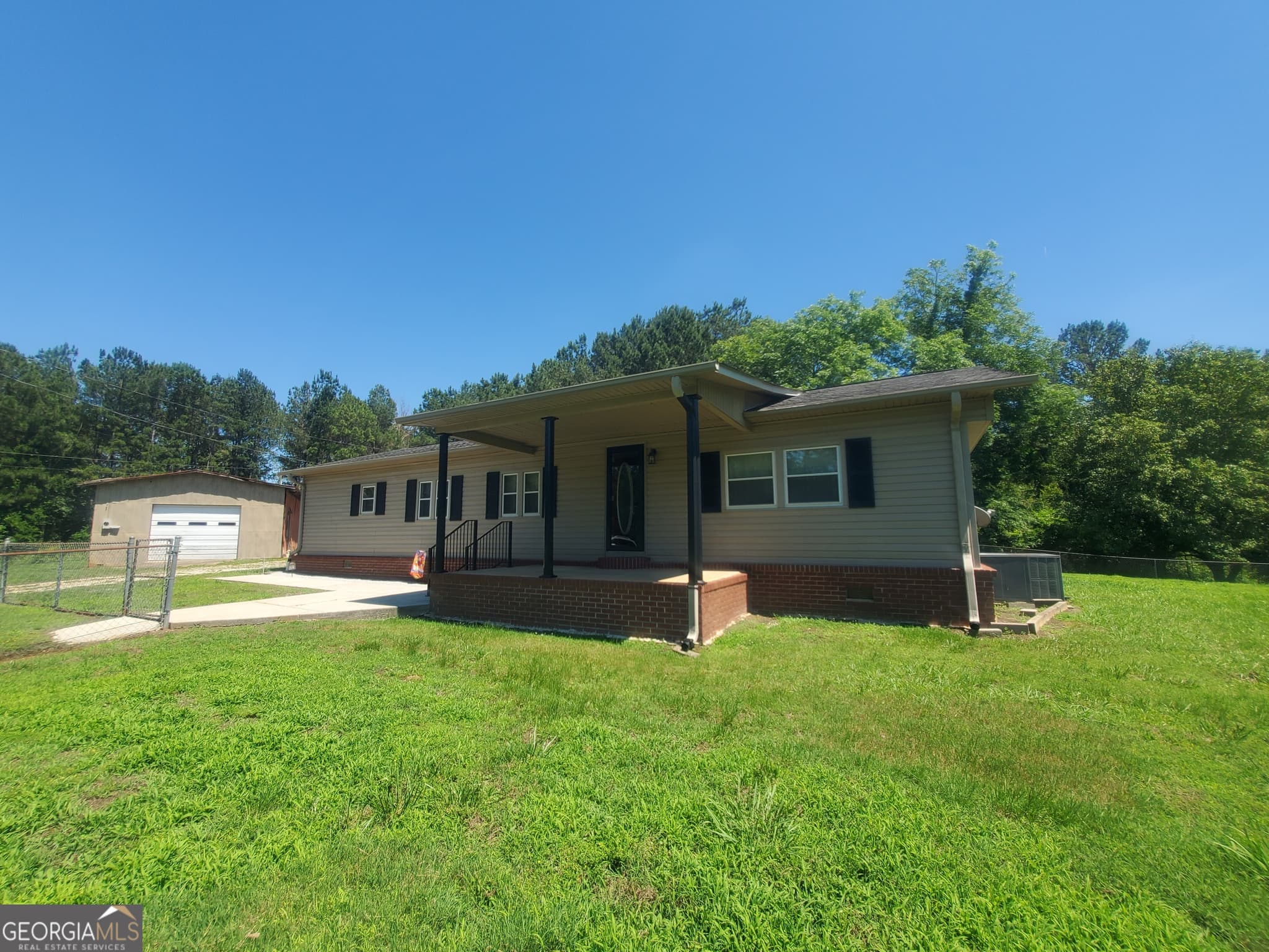2 bedroom, 1 bathroom, 1,344 sq ft manufactured home,single family residence for sale at 2021 Red Hill Road, Carnesville, GA 30521