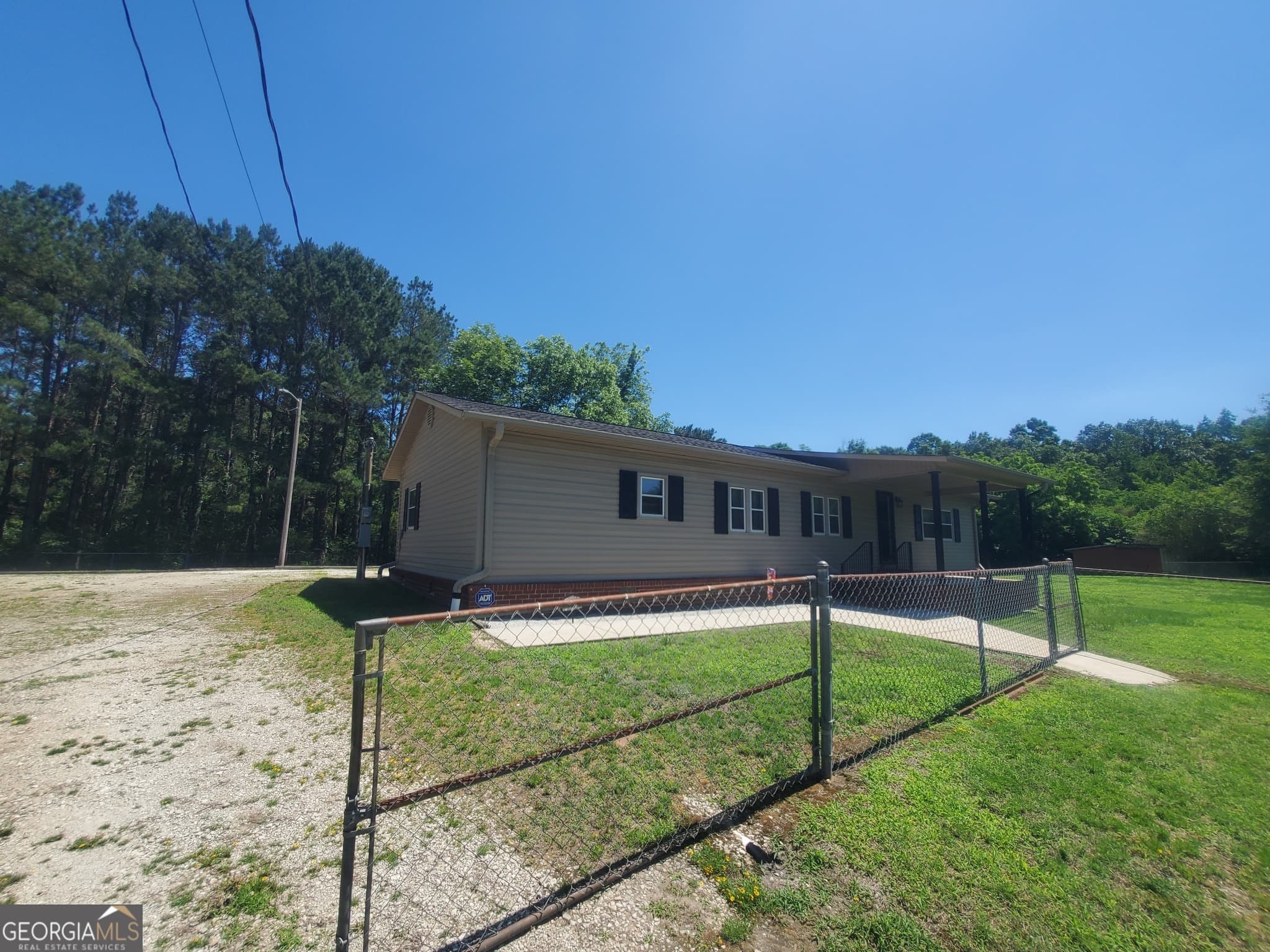 2 bedroom, 1 bathroom, 1,344 sq ft manufactured home,single family residence for sale at 2021 Red Hill Road, Carnesville, GA 30521 — photo 4