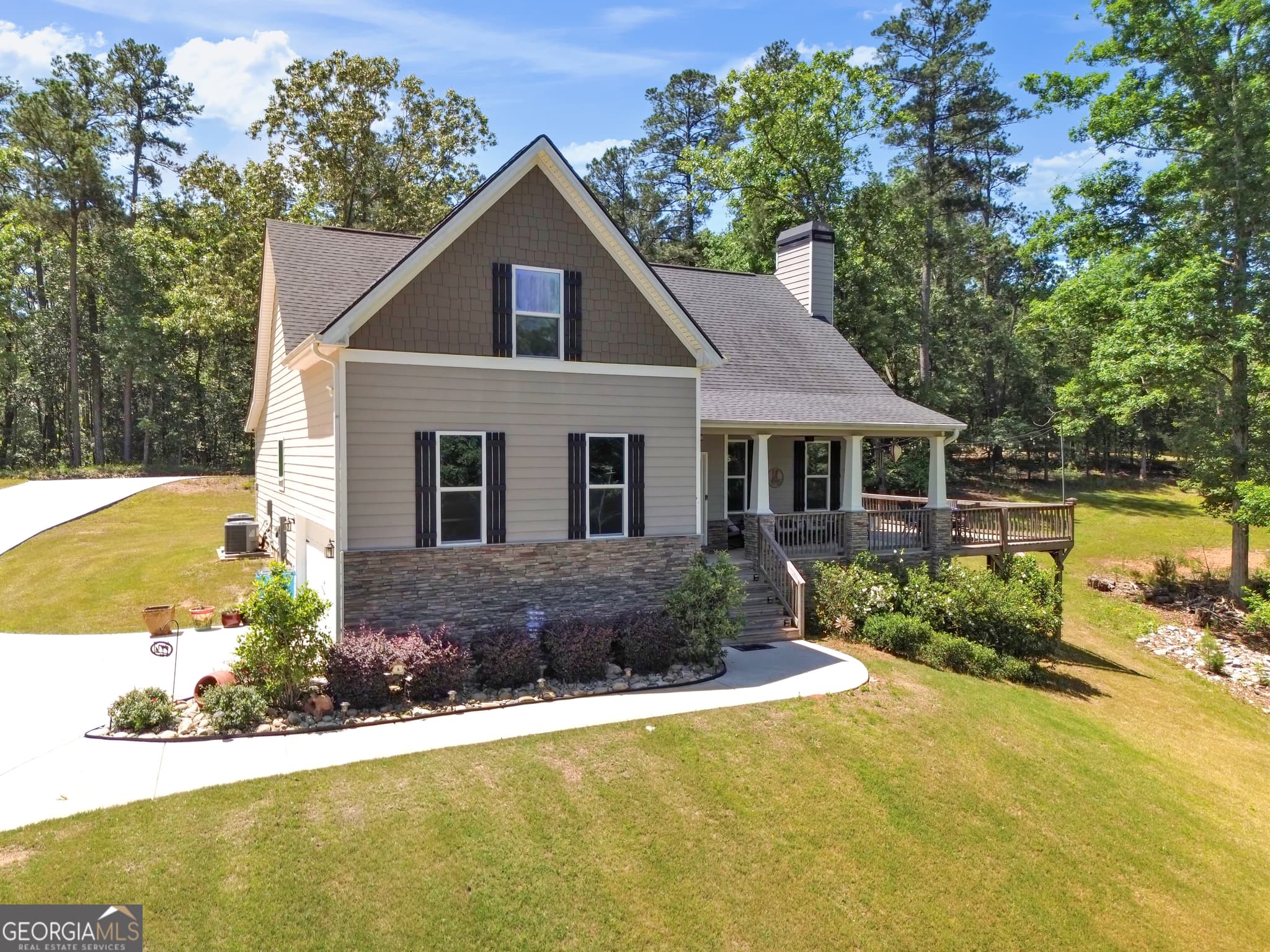 4 bedroom, 3.5 bathroom, 2,451 sq ft single family residence for sale at 202 Riverpoint Way, Jackson, GA 30233 — photo 3