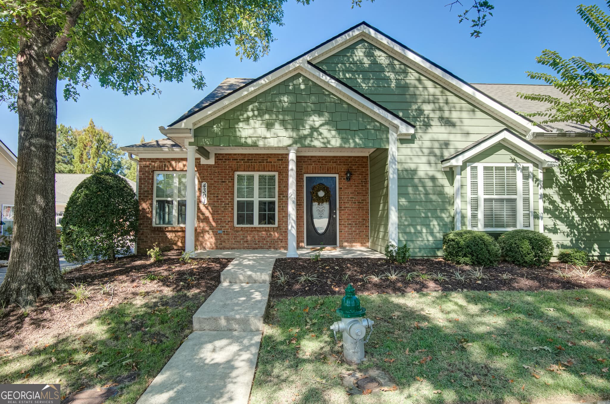 3 bedroom, 3 bathroom, 1,927 sq ft condominium for sale at 4301 Commonwealth Circle, Newnan, GA 30263 — photo 1 of 44