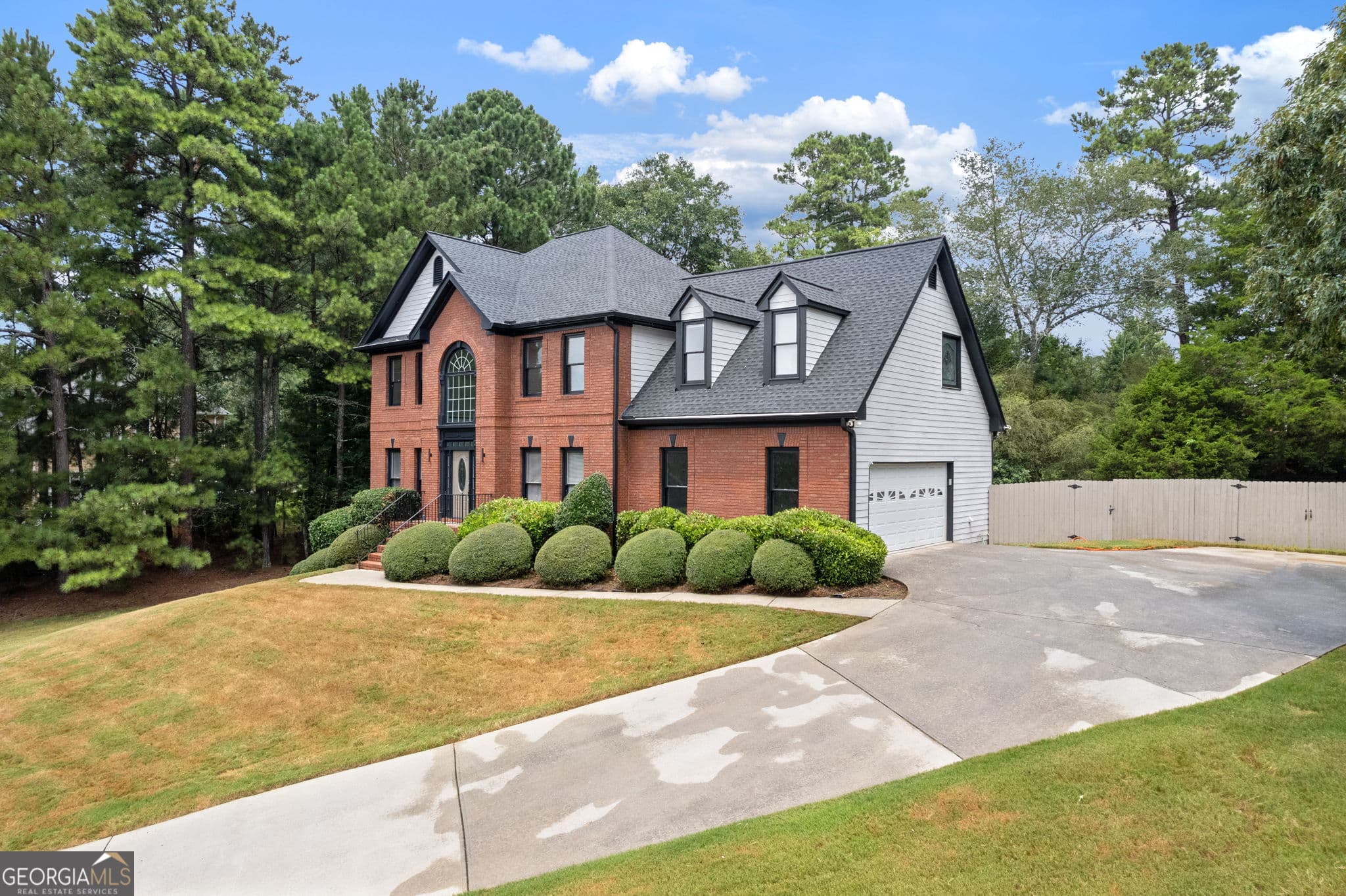 5 bedroom, 2.5 bathroom, 2,983 sq ft single family residence for sale at 2310 Pinehaven Court, Grayson, GA 30017 — photo 3