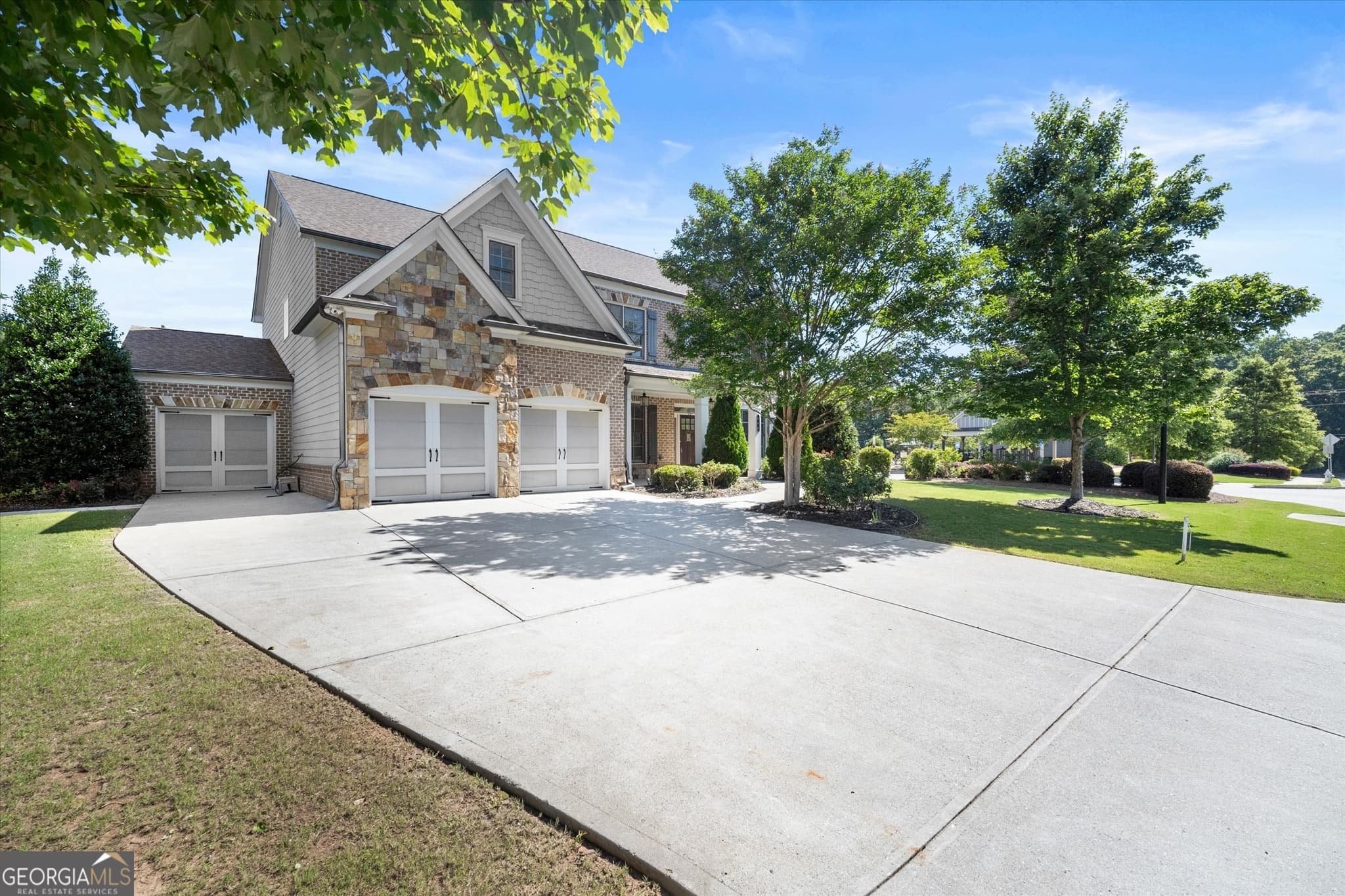 5 bedroom, 4 bathroom, 3,739 sq ft single family residence sold at 340 Blackwell Bend, Alpharetta, GA 30004