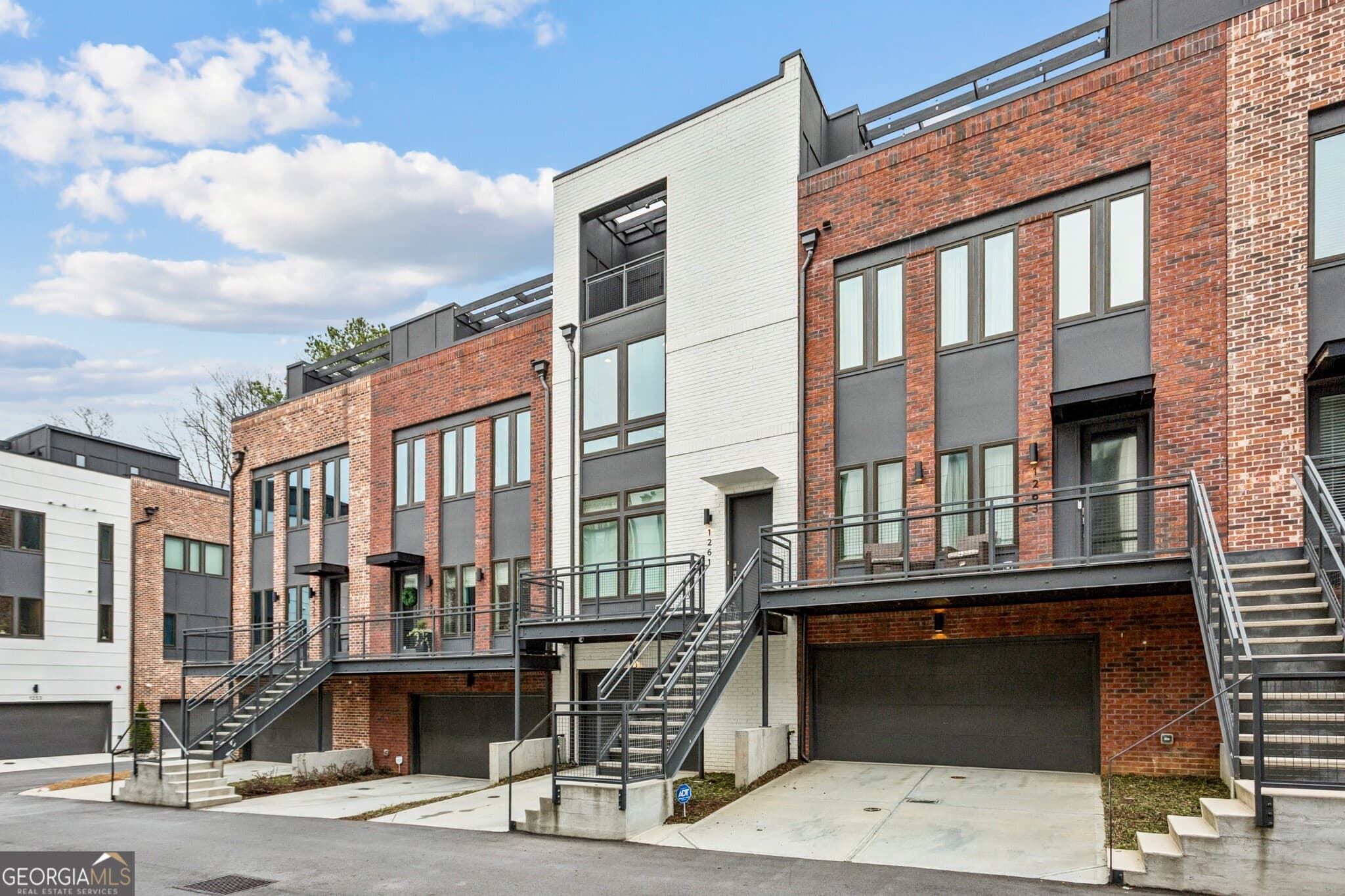 2 bedroom, 2.5 bathroom, 1,962 sq ft townhouse for sale at 1261 Chelsea Circle, Atlanta, GA 30318 — photo 8