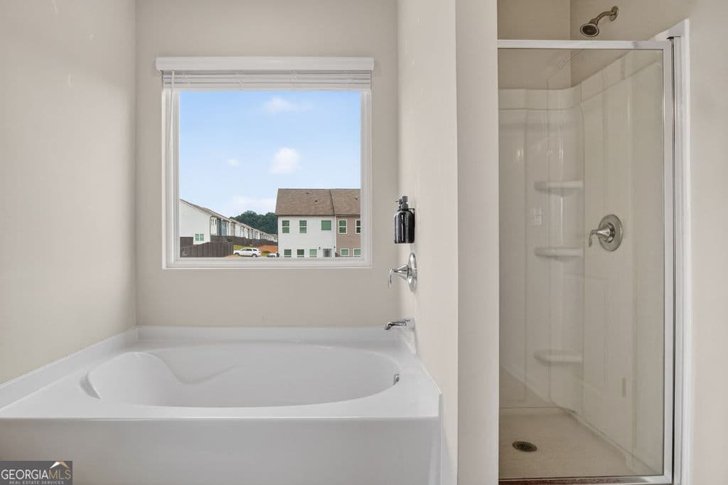 3 bedroom, 2.5 bathroom, 1,383 sq ft townhouse for sale at 529 Buxton Road, Hoschton, GA 30548 — photo 6