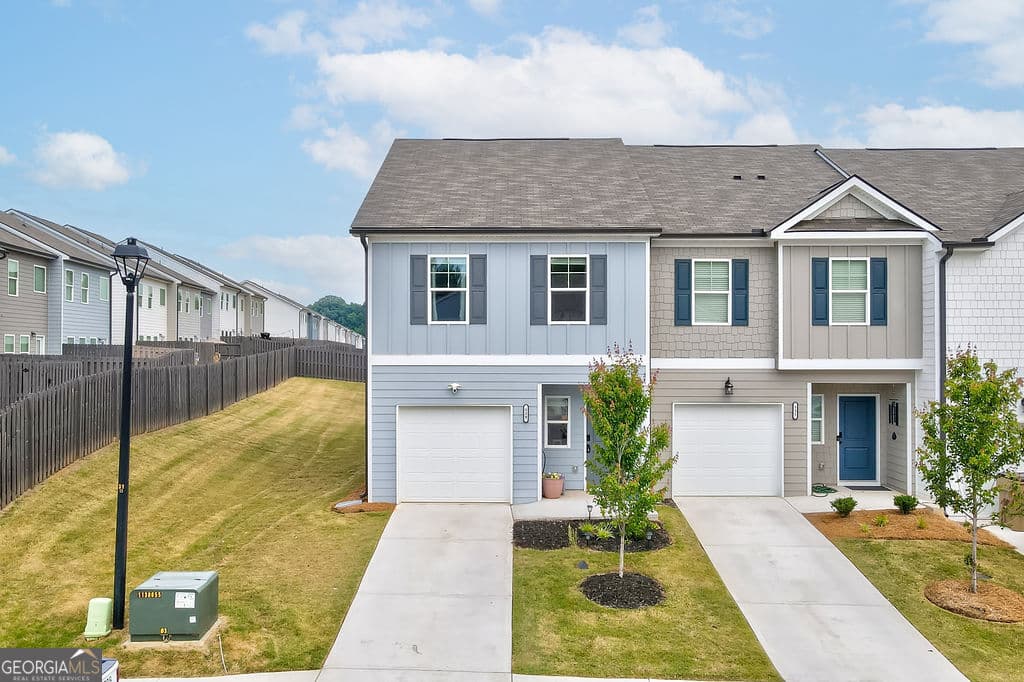 3 bedroom, 2.5 bathroom, 1,383 sq ft townhouse for sale at 529 Buxton Road, Hoschton, GA 30548