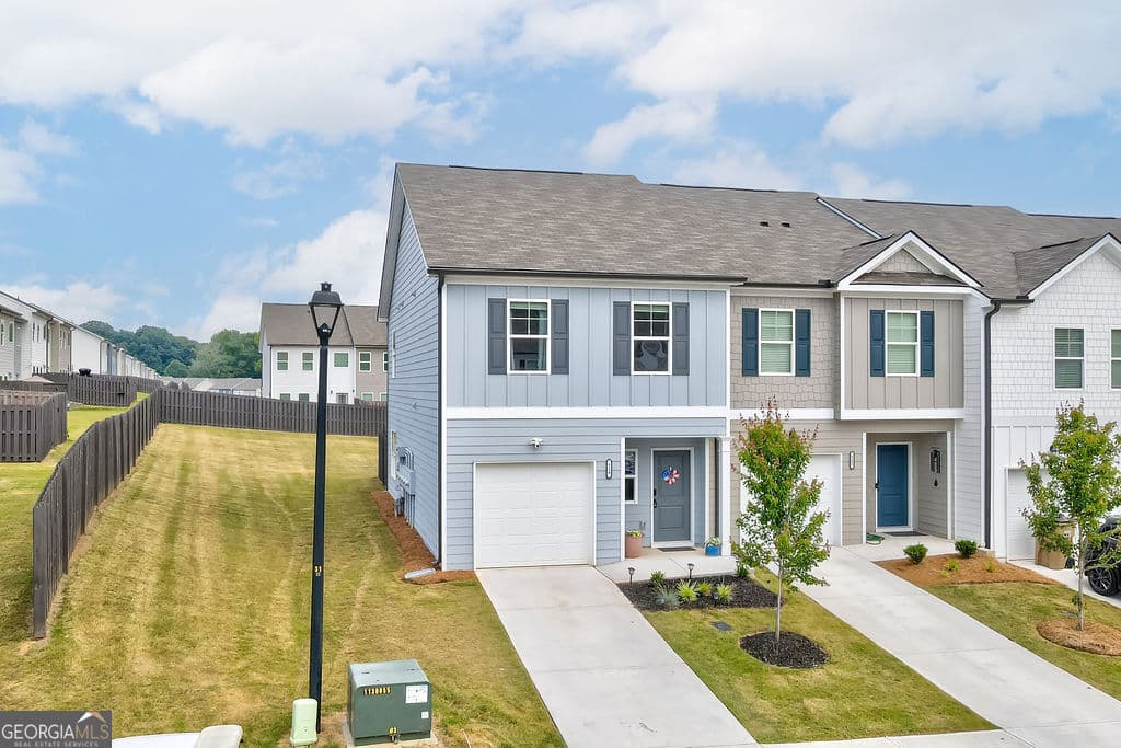 3 bedroom, 2.5 bathroom, 1,383 sq ft townhouse for sale at 529 Buxton Road, Hoschton, GA 30548 — photo 9