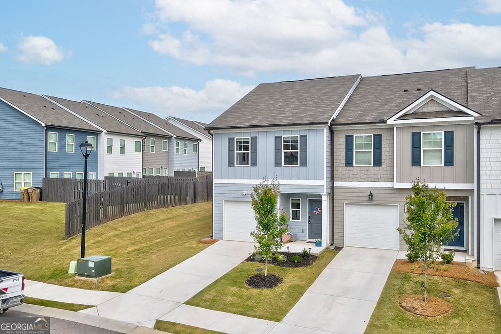 3 bedroom, 2.5 bathroom, 1,383 sq ft townhouse for sale at 529 Buxton Road, Hoschton, GA 30548 — photo 10