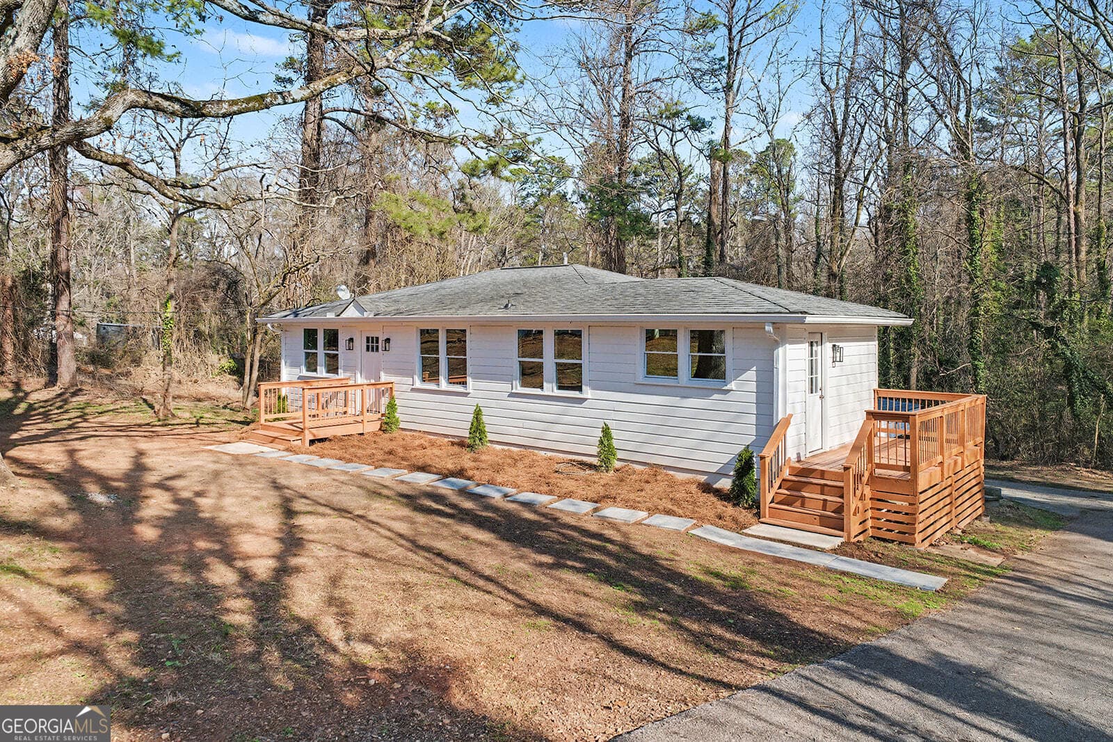3 bedroom, 2 bathroom, 1,300 sq ft single family residence for sale at 5284 Campbellton Road, Atlanta, GA 30331 — photo 2