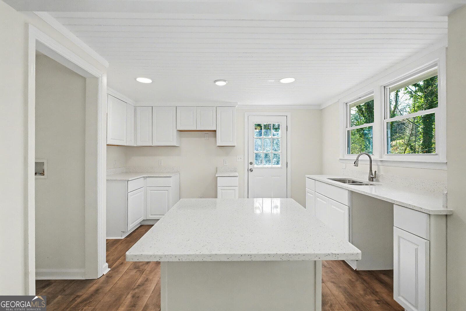 3 bedroom, 2 bathroom, 1,300 sq ft single family residence for sale at 5284 Campbellton Road, Atlanta, GA 30331 — photo 7