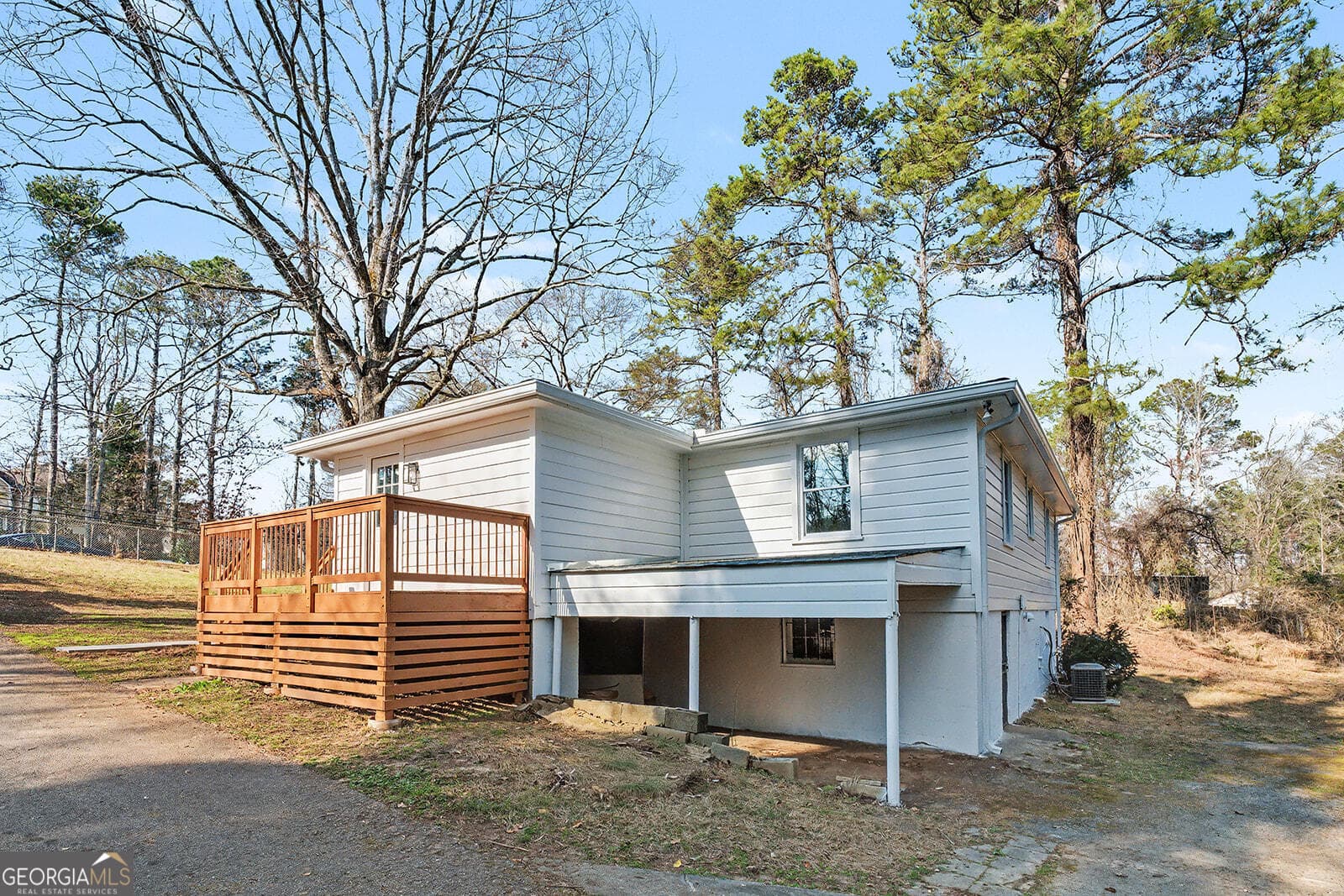 3 bedroom, 2 bathroom, 1,300 sq ft single family residence for sale at 5284 Campbellton Road, Atlanta, GA 30331 — photo 3