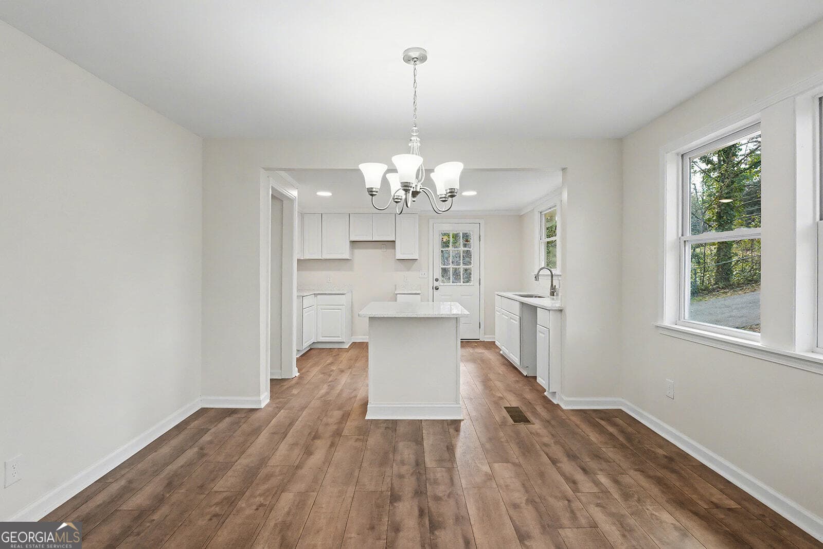 3 bedroom, 2 bathroom, 1,300 sq ft single family residence for sale at 5284 Campbellton Road, Atlanta, GA 30331 — photo 9