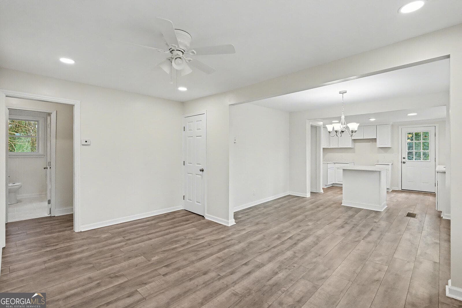 3 bedroom, 2 bathroom, 1,300 sq ft single family residence for sale at 5284 Campbellton Road, Atlanta, GA 30331 — photo 10