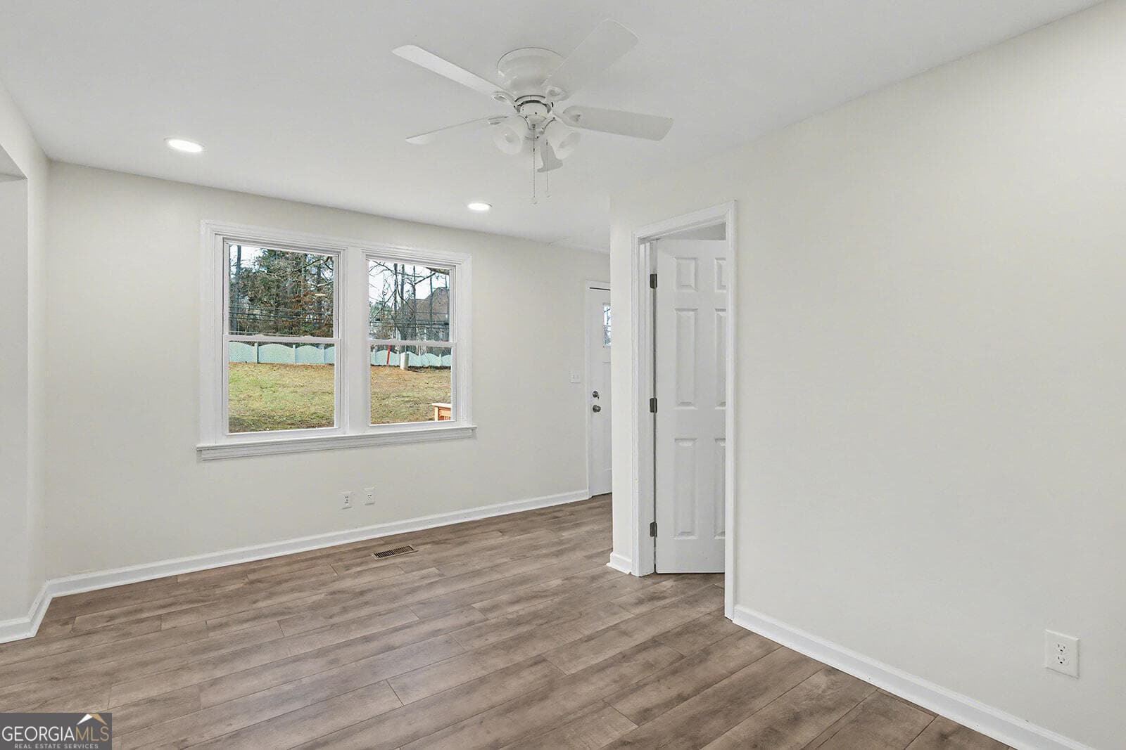 3 bedroom, 2 bathroom, 1,300 sq ft single family residence for sale at 5284 Campbellton Road, Atlanta, GA 30331 — photo 8