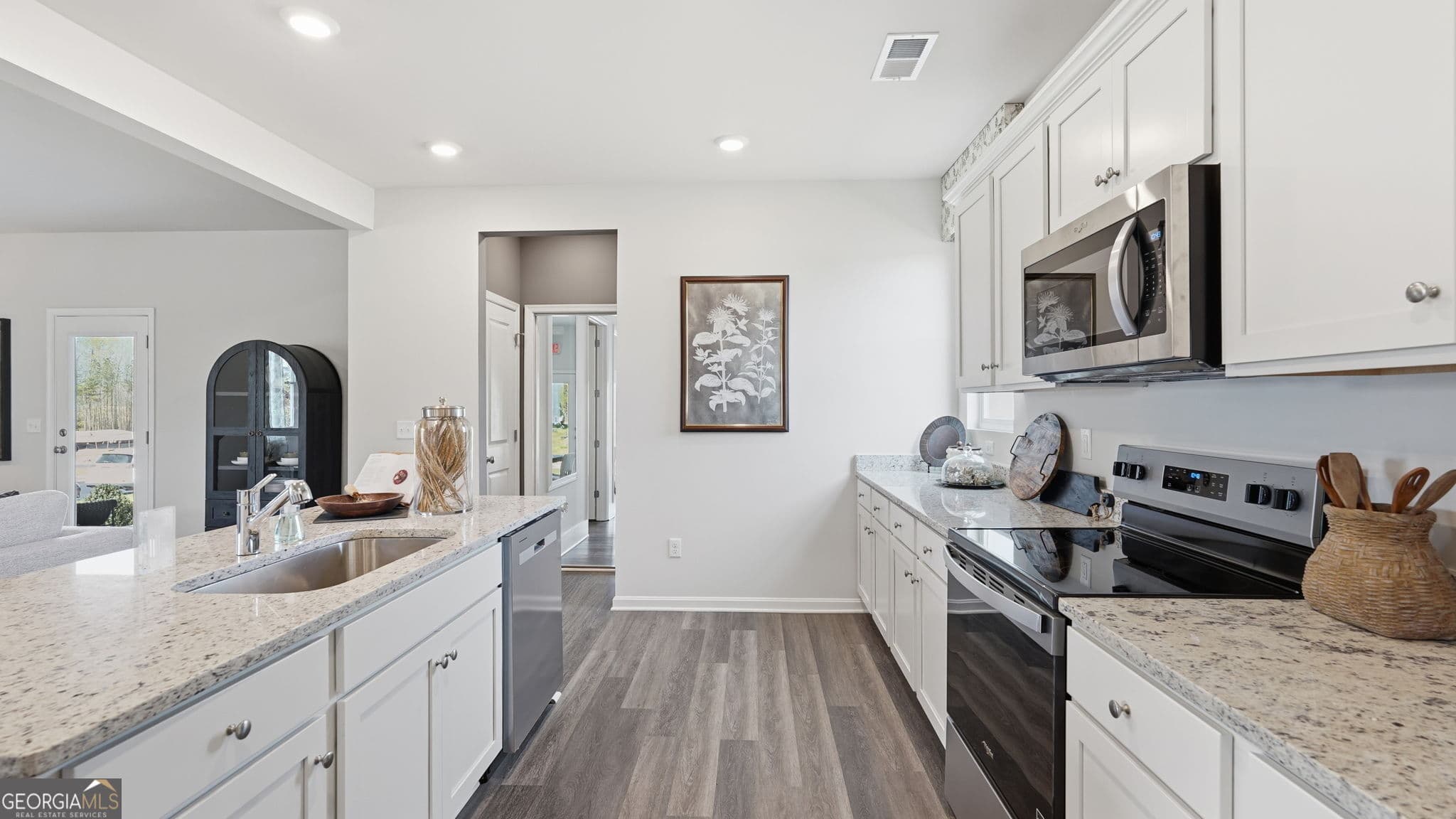 4 bedroom, 3.5 bathroom, 2,298 sq ft single family residence for sale at 111 Elizafield Lane, Brunswick, GA 31525 — photo 8