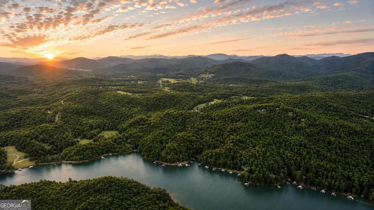 5 bedroom, 3 bathroom, 2,730 sq ft cabin,single family residence for sale at 22 Waterloon Trail 42, Morganton, GA 30560 — photo 6