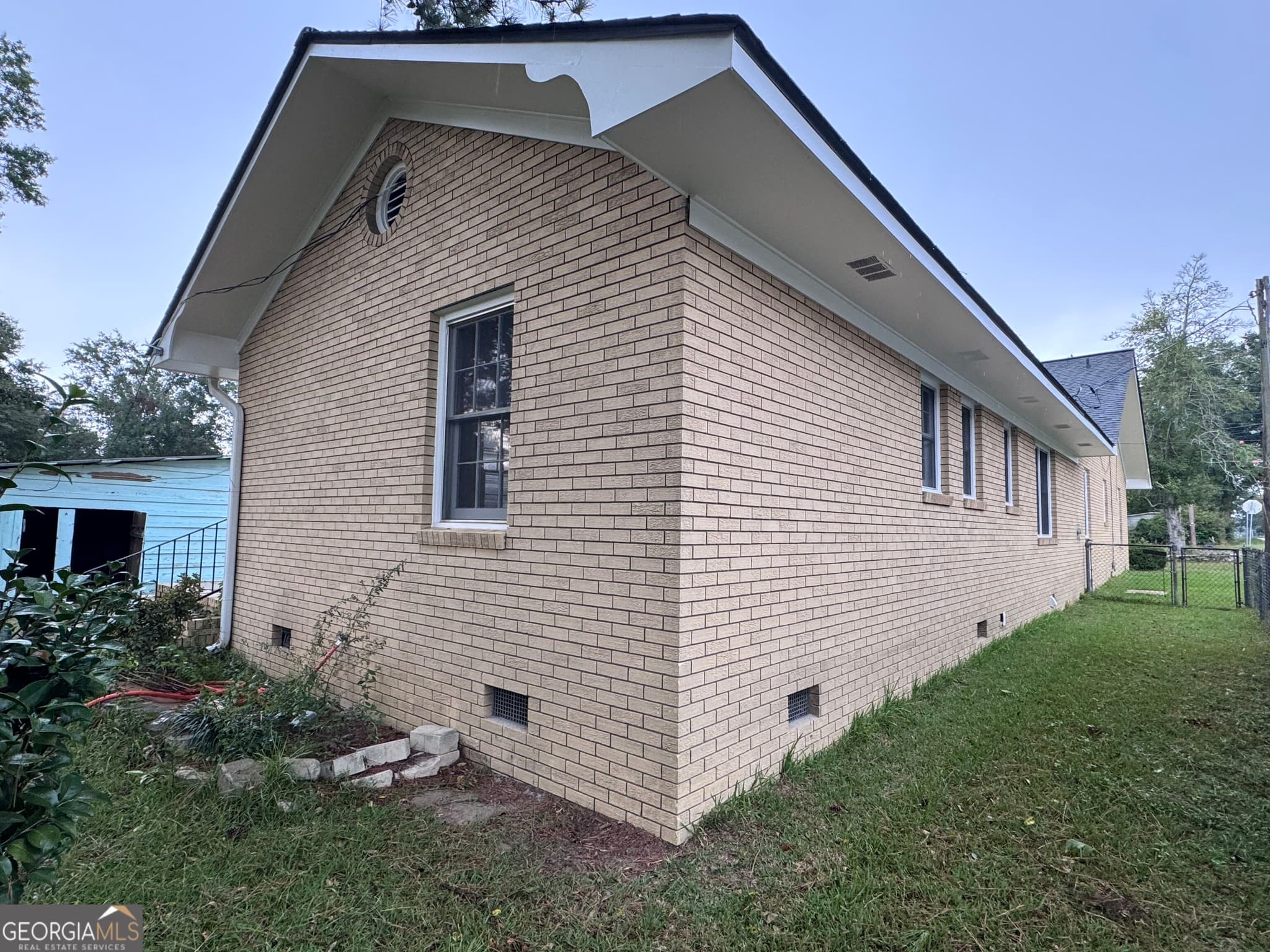 4 bedroom, 2.5 bathroom, 2,914 sq ft single family residence for sale at 2401 W Elm Street, Wrightsville, GA 31096 — photo 2