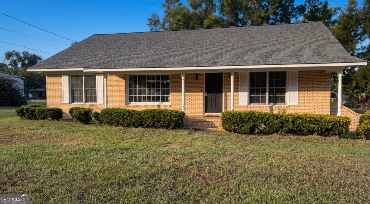 4 bedroom, 2.5 bathroom, 2,914 sq ft single family residence for sale at 2401 W Elm Street, Wrightsville, GA 31096 — photo 1 of 35