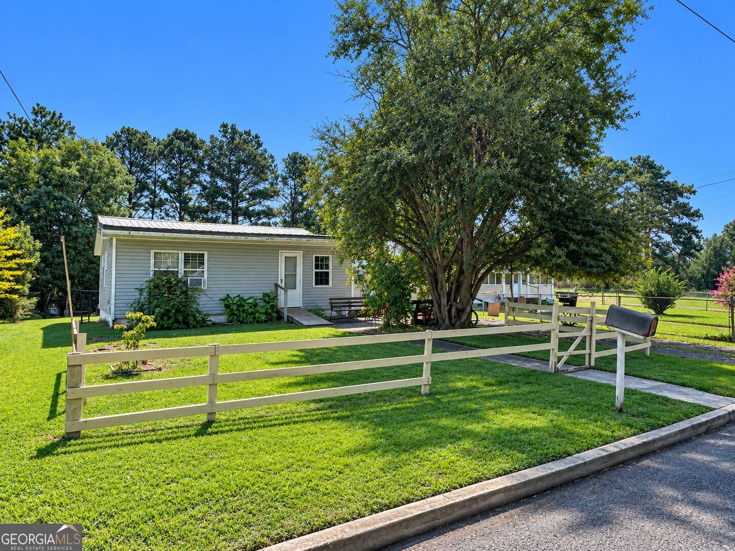 3 bedroom, 2 bathroom, 784 sq ft single family residence for sale at 718 Walcott Street, Perry, GA 31069 — photo 1 of 20