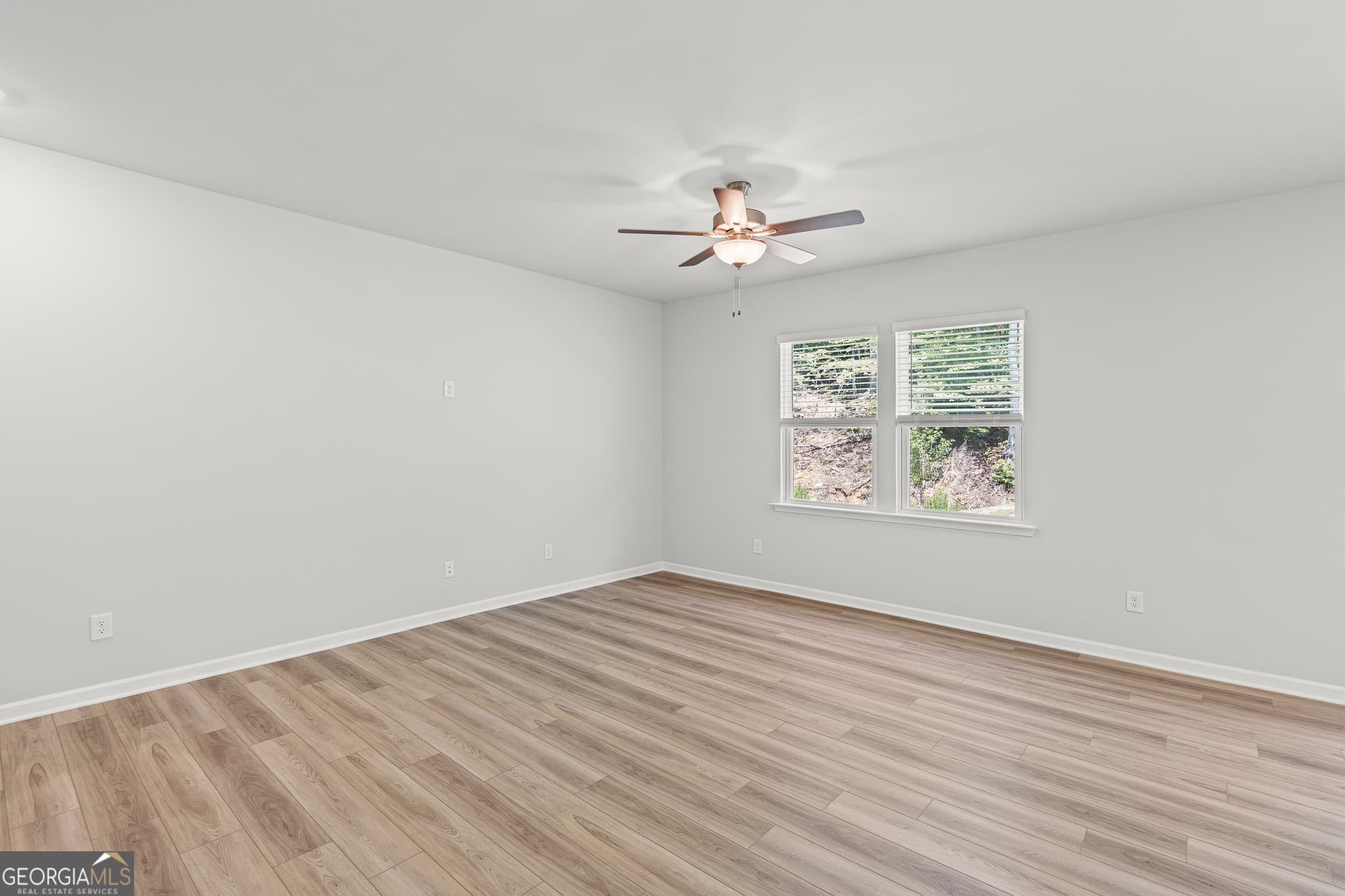 4 bedroom, 3 bathroom, 1,982 sq ft single family residence for sale at 3080 Orwell Drive, Gainesville, GA 30507 — photo 3