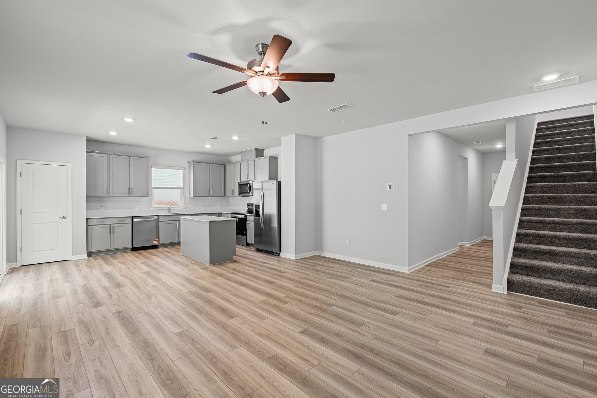4 bedroom, 3 bathroom, 1,982 sq ft single family residence for sale at 3080 Orwell Drive, Gainesville, GA 30507 — photo 5
