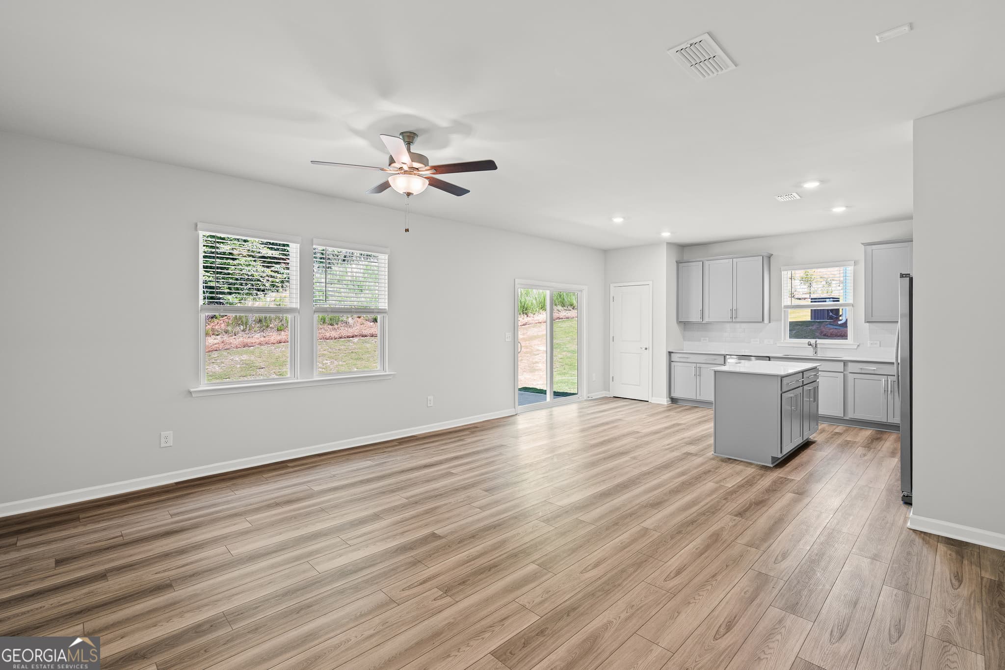 4 bedroom, 3 bathroom, 1,982 sq ft single family residence for sale at 3080 Orwell Drive, Gainesville, GA 30507 — photo 4