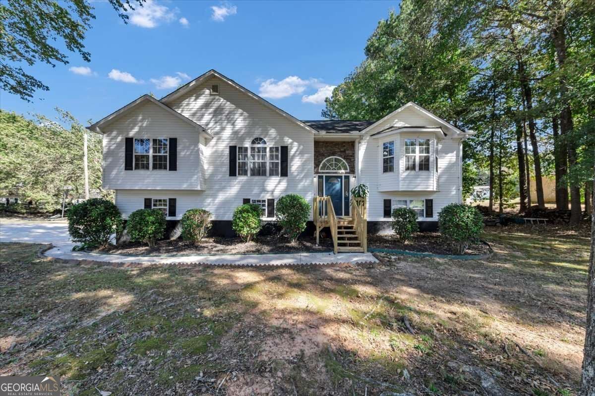 4 bedroom, 3 bathroom, 2,050 sq ft single family residence for sale at 2616 Chesterbrooke Drive, Lithia Springs, GA 30122 — photo 2